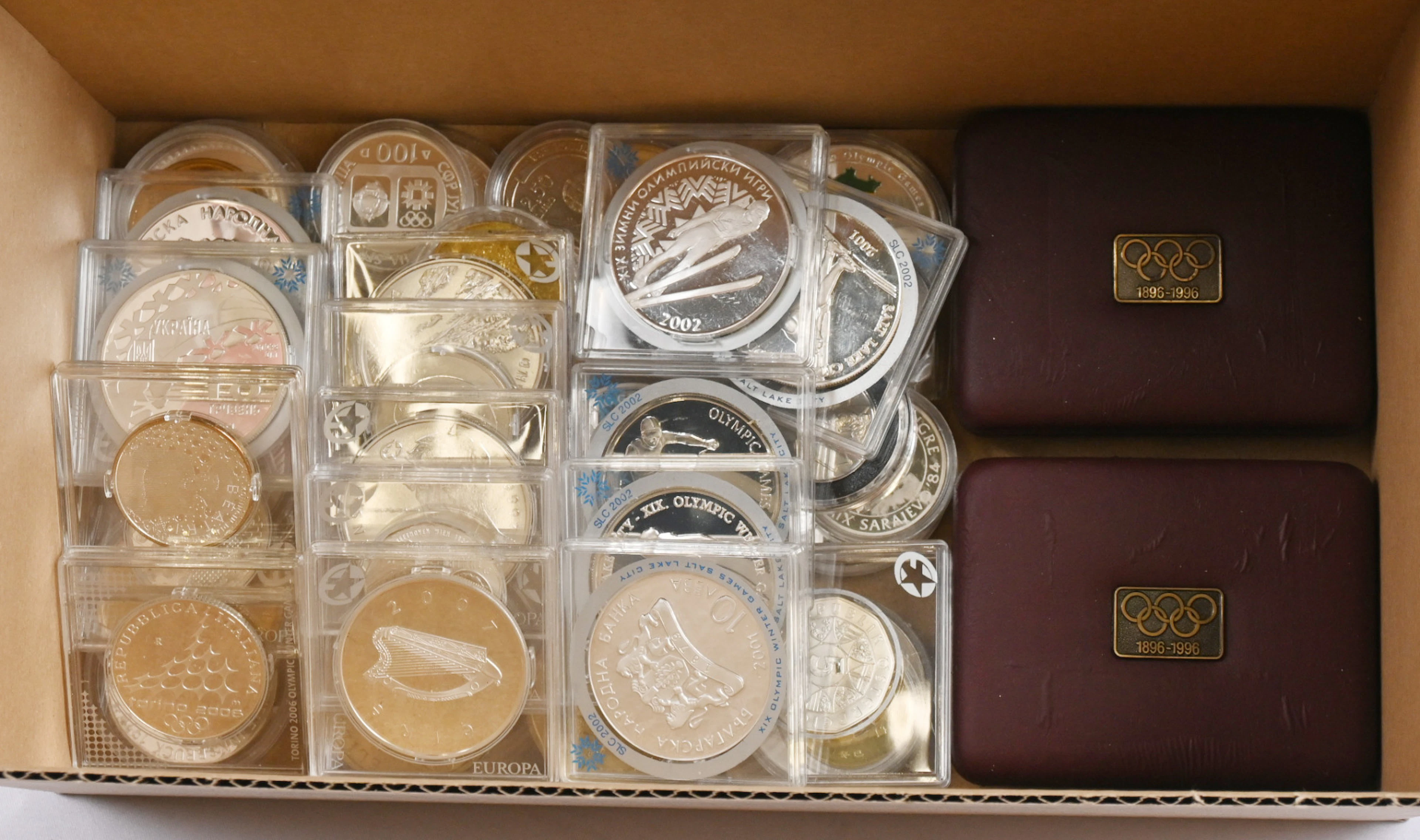 Worldwide selection of silver and other coins, over 40 pieces, eg.