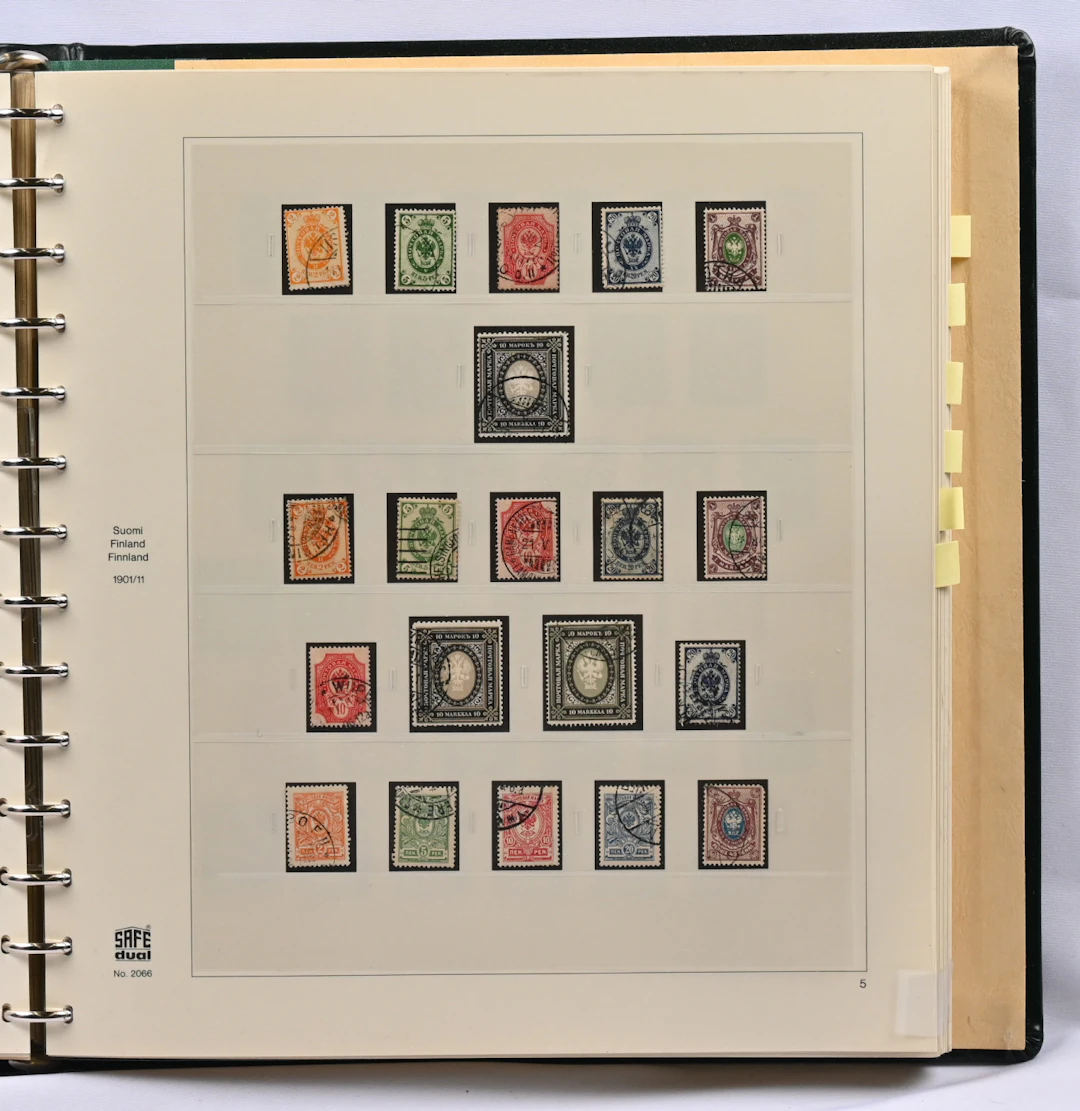 1891 - 2001 nice collection in three albums with mounts, including