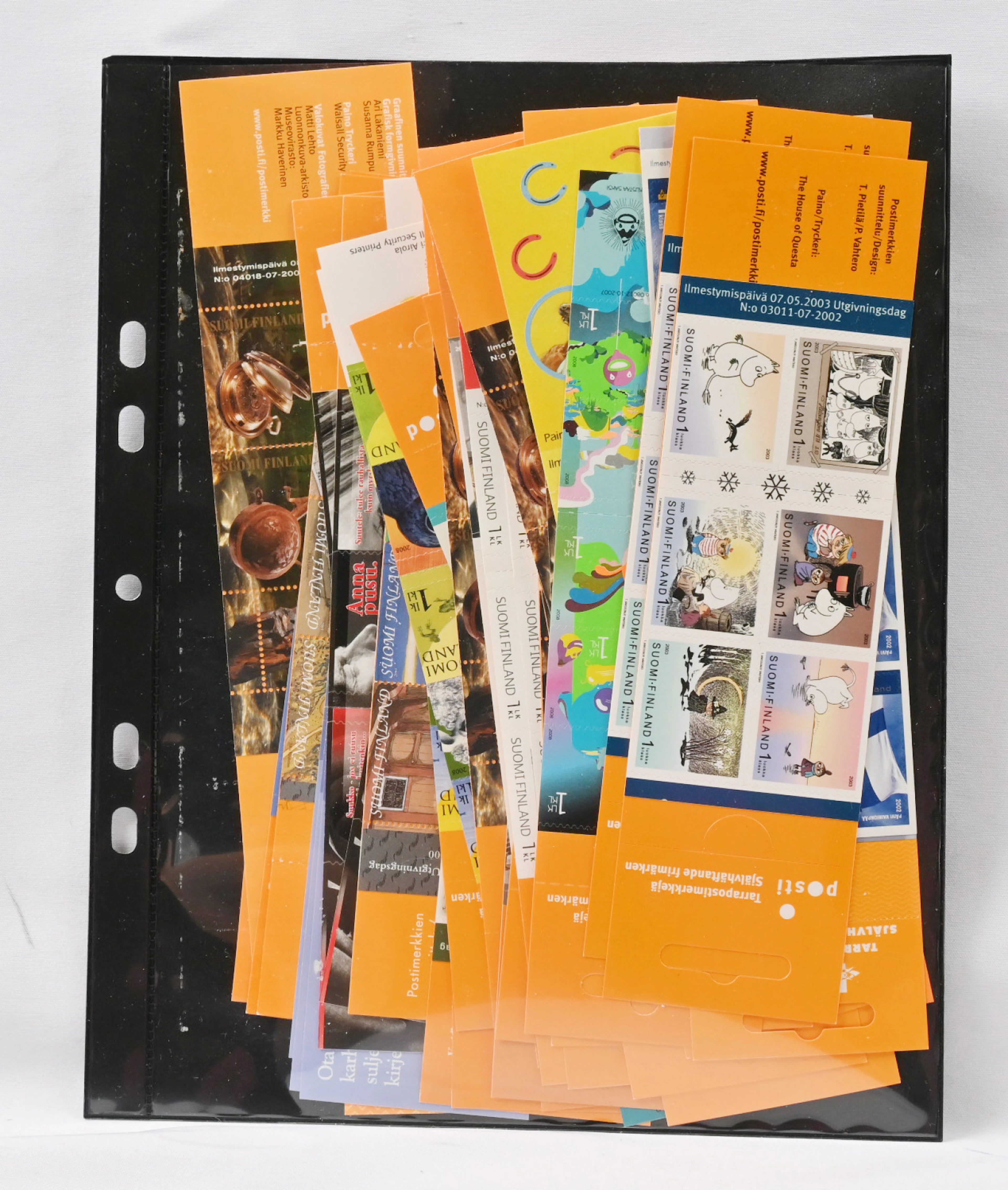 Booklets, fine MNH ** selection containing approximately 300 forever stamps!
