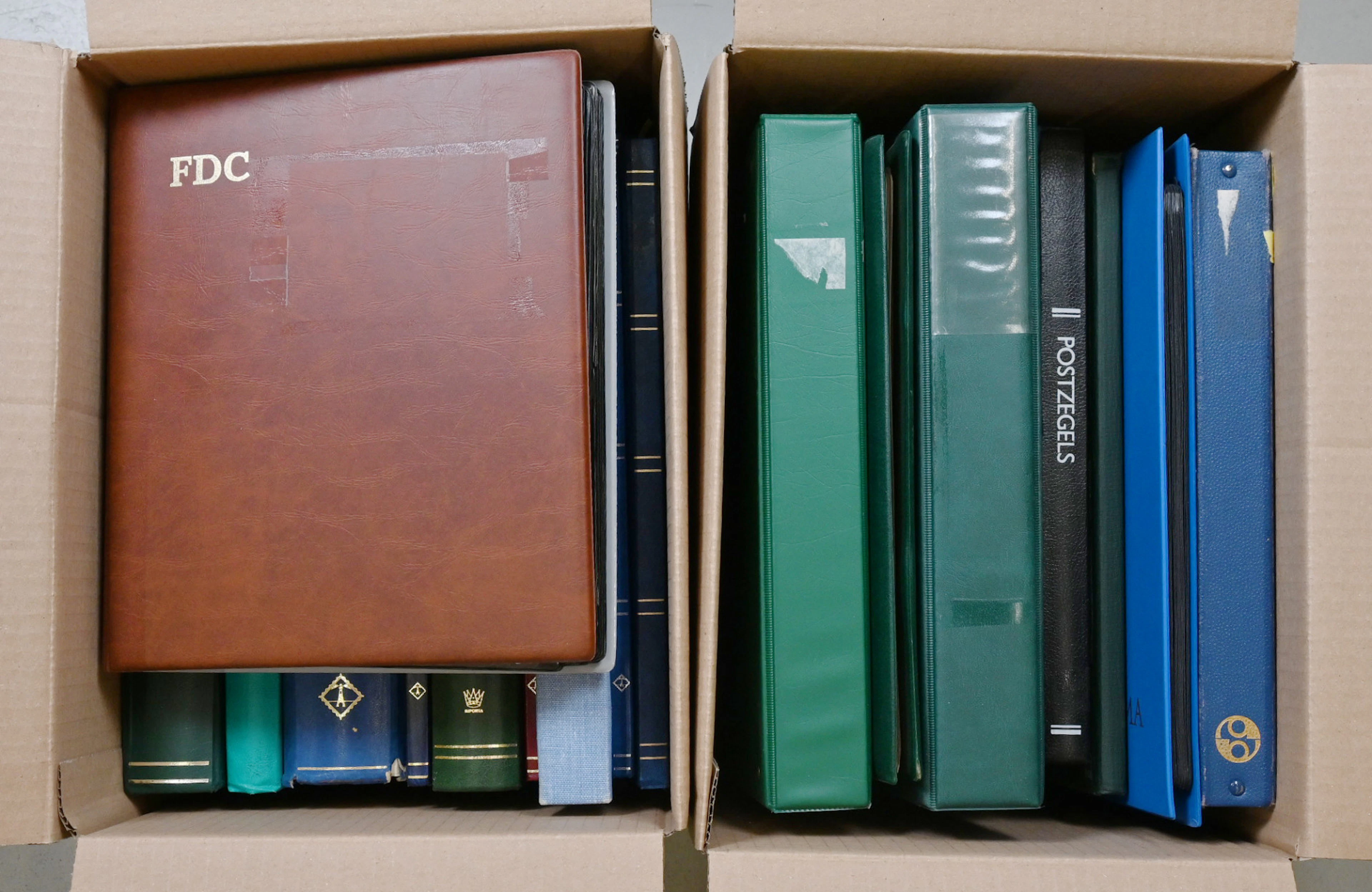 17 stockbooks/albums with mixed contents from dealers sales material