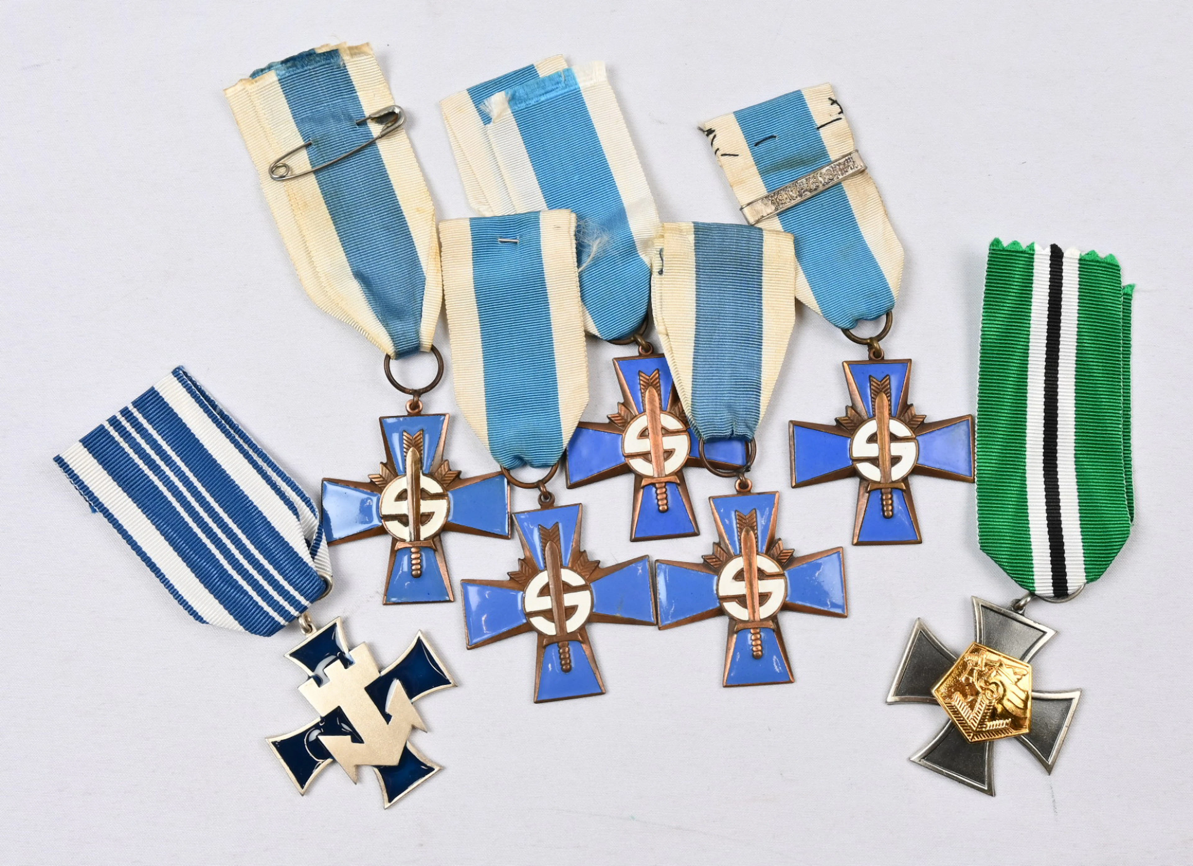 Selection of merit badges, medals and commemorative crosses. Finnish