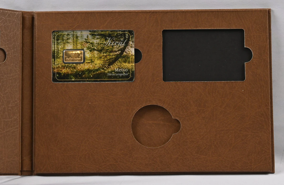 Niue 2023 5$ (Capercaillie) collectible bar, gold, maximum mintage: