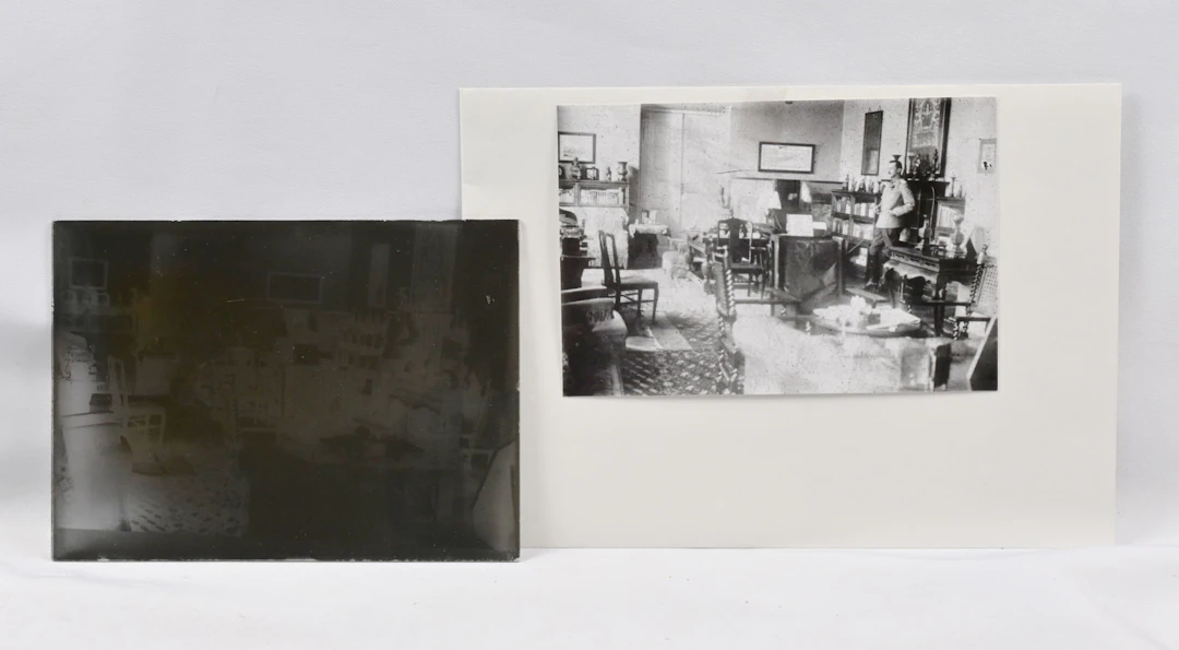 Glass negatives of Mannerheim pictures from the early 1900s. Ten smaller