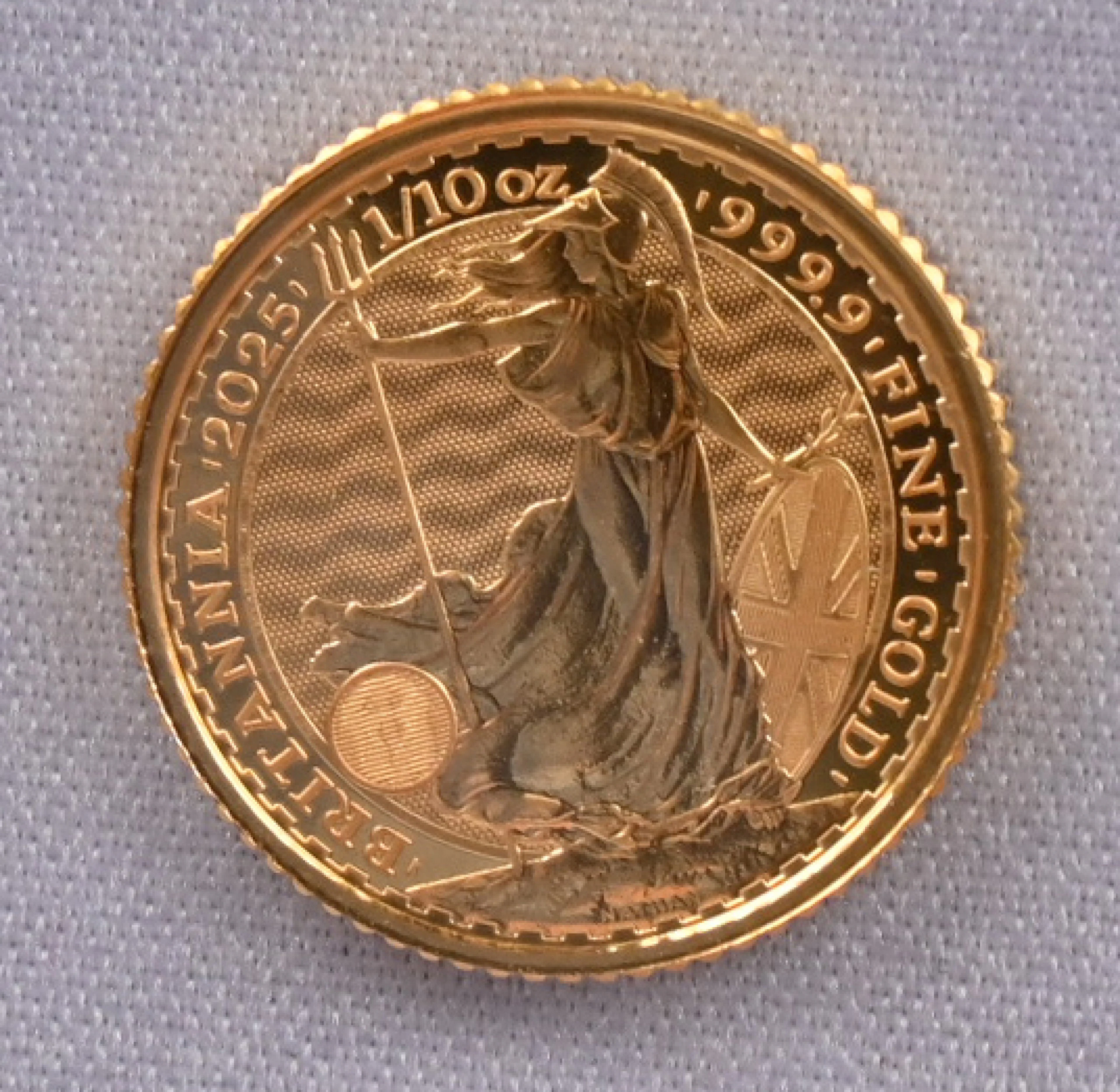 United Kingdom 2025 10£ Charles III, gold.