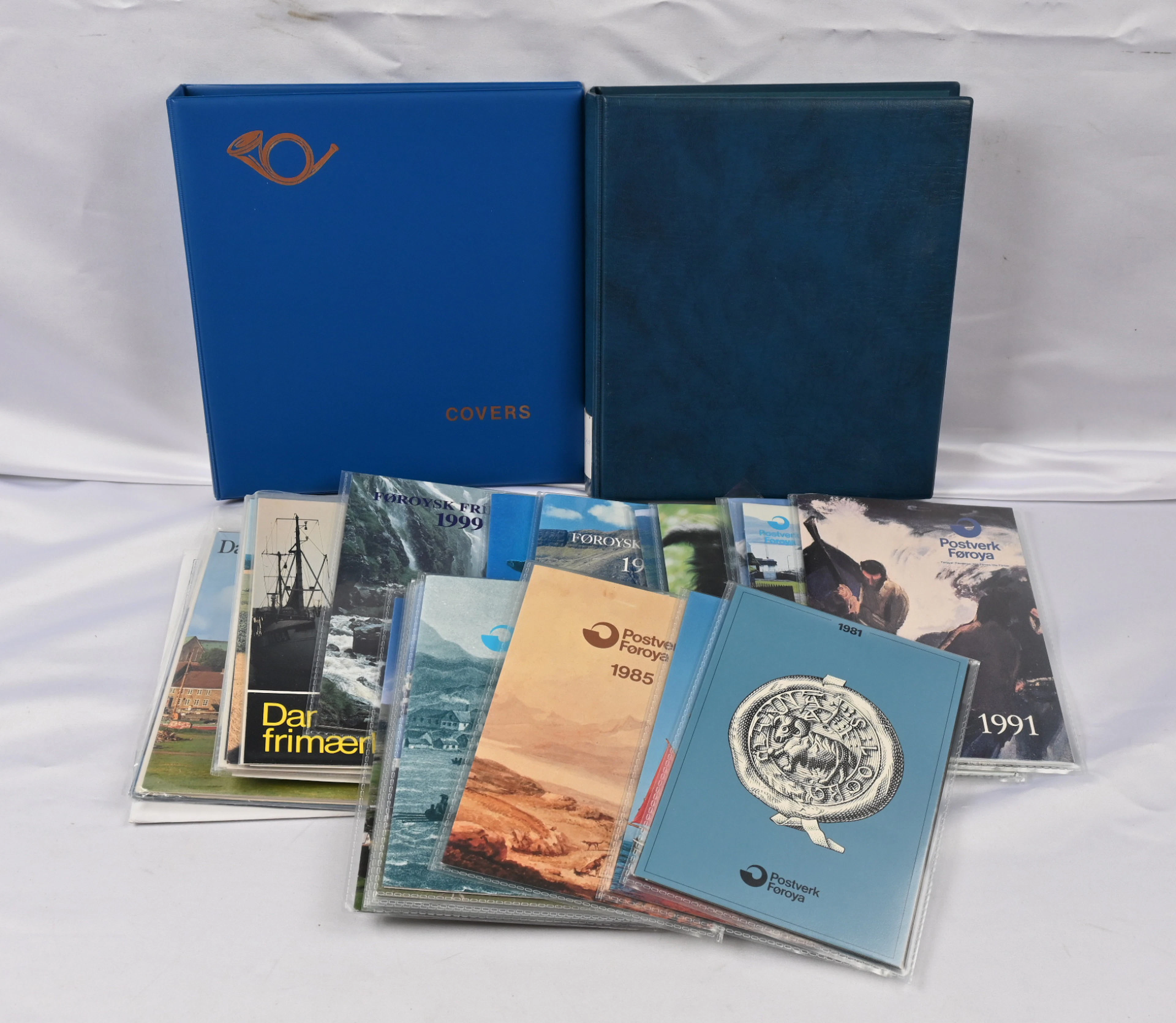1981 and 1994 - 1999 year sets (17 + 1987 duplicate). Additionally