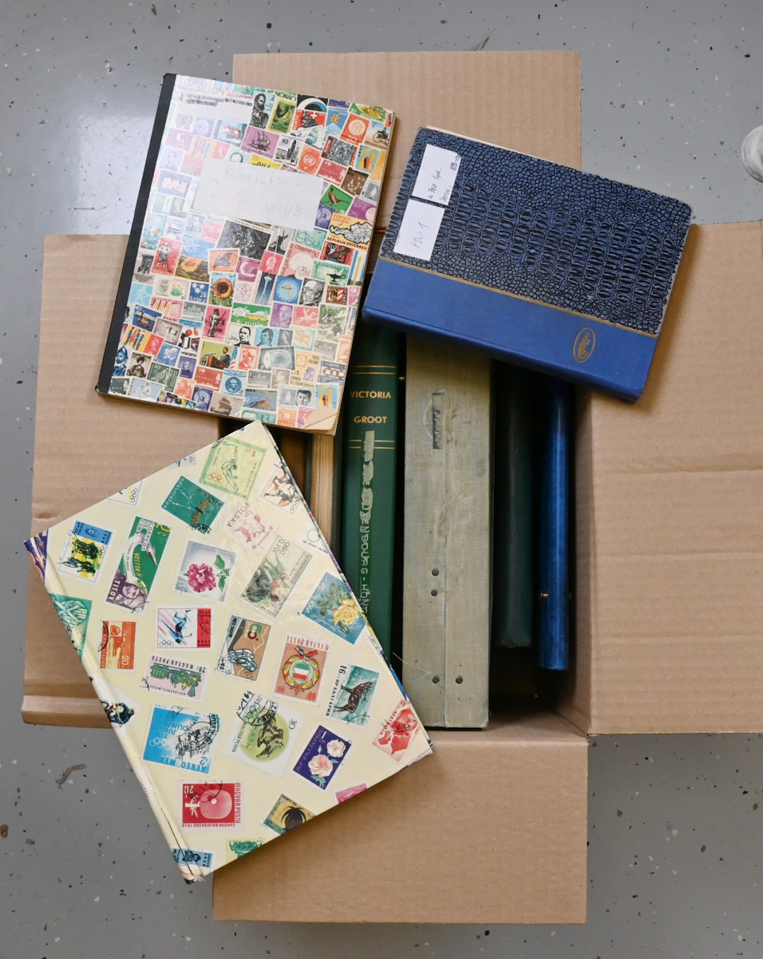 Worldwide selection in 12 old albums and stockbooks. To be researched.