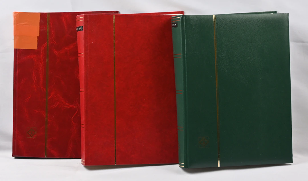 Basic collection/stamp selection in three stockbooks.