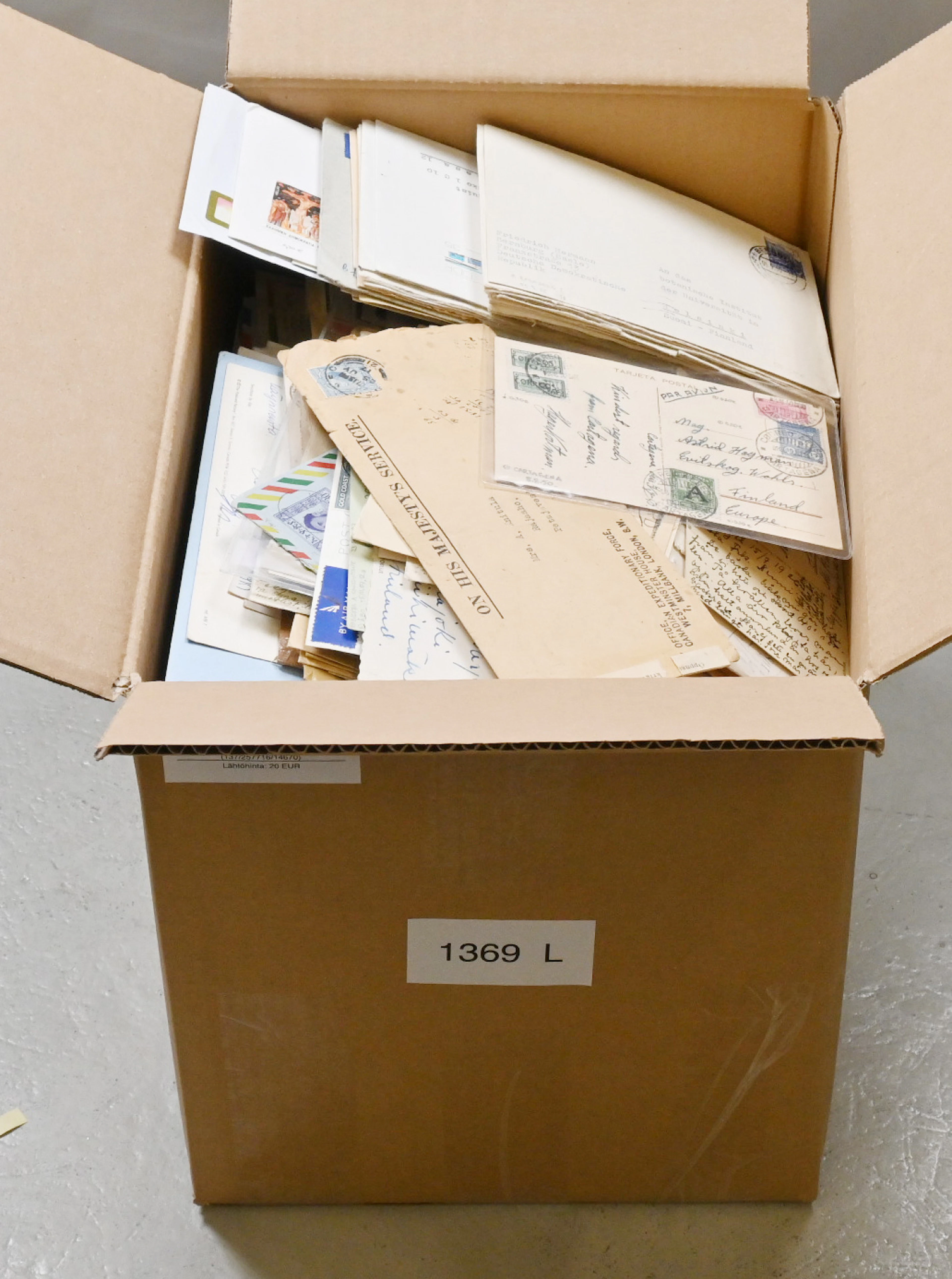 Foreign covers box 9 KG. Plenty of mail arrived in Finland from many