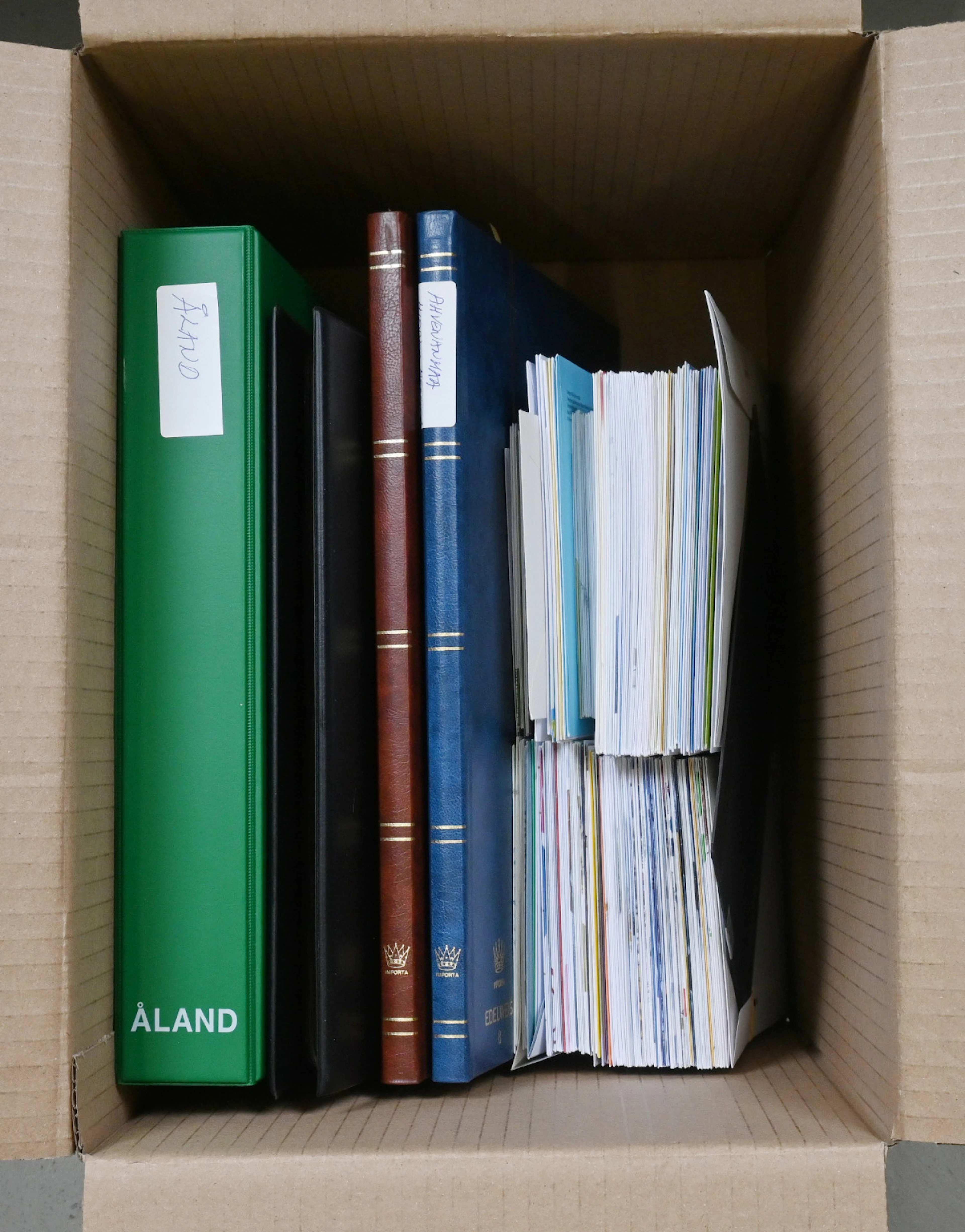 Aland Island selection in two stockbooks: MNH ** blocks of four, gutter