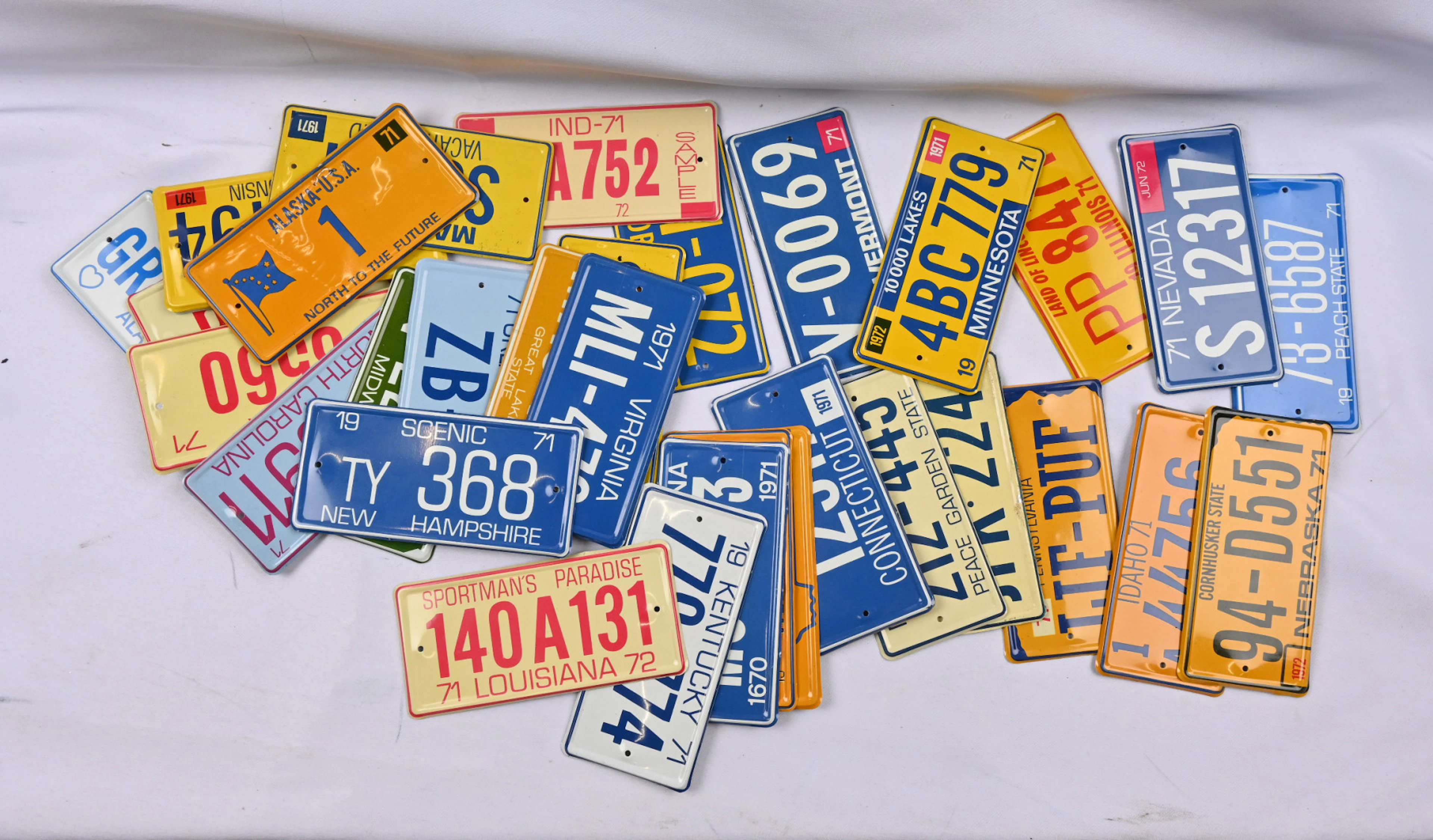 Rare complete set of 50 cereal box prize miniature license plates (LIF-PUF).