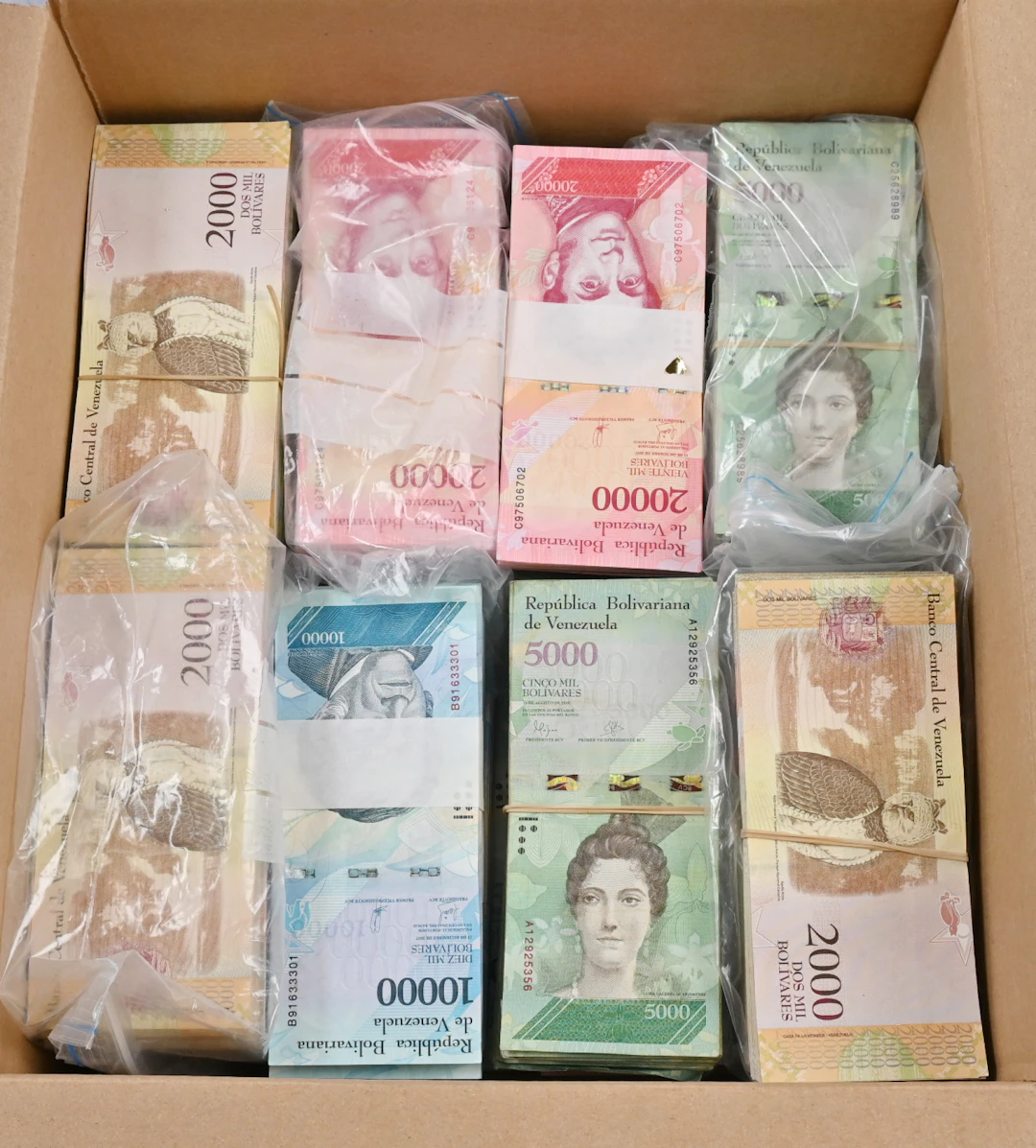 Venezuelan banknotes lot, ca. 4 KG!