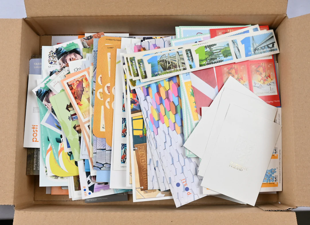 Forever stamps A HUGE stock lot, over 2.000 MNH ** stamps, additionally
