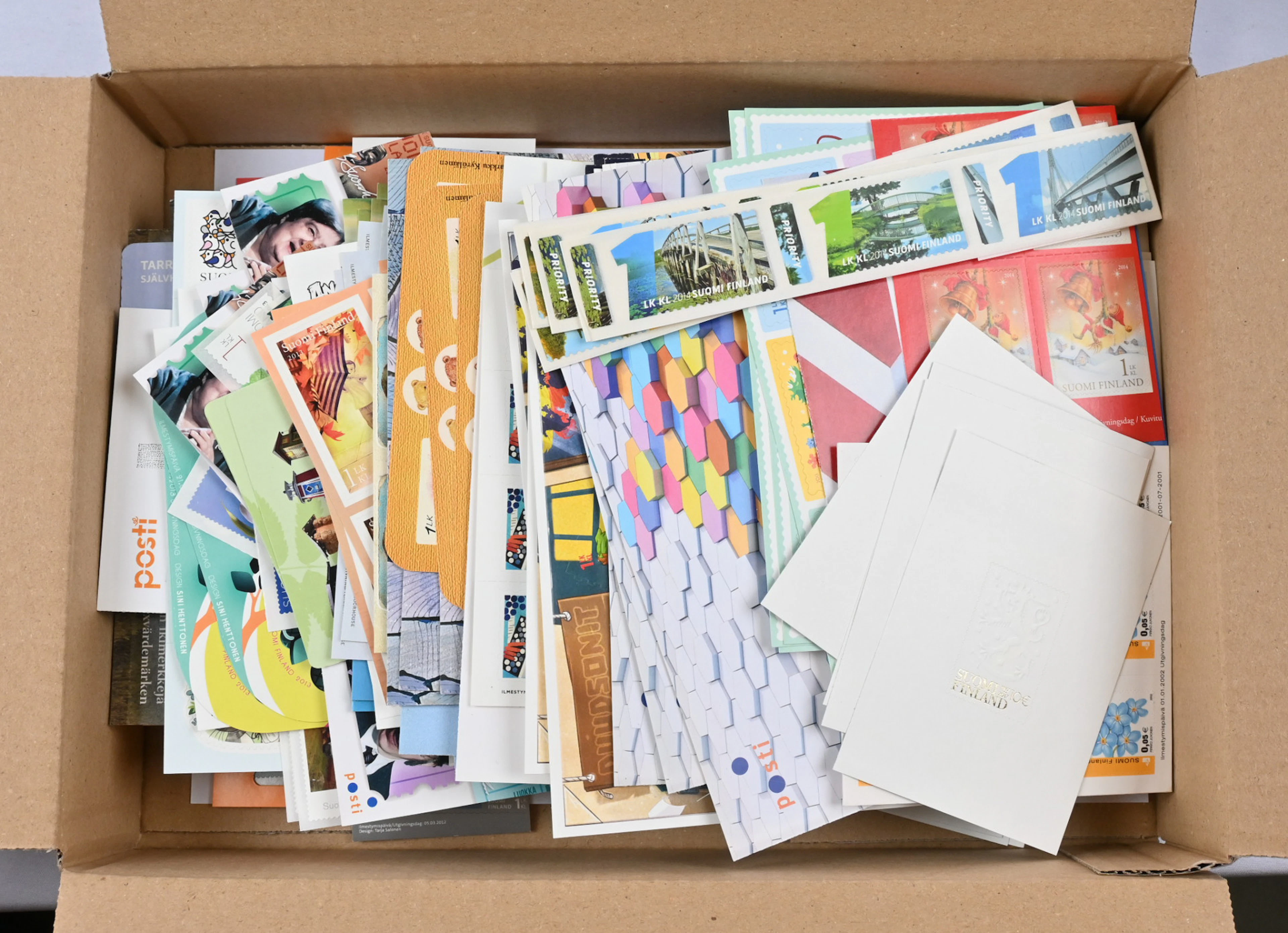 Forever stamps A HUGE stock lot, over 2.000 MNH ** stamps, additionally