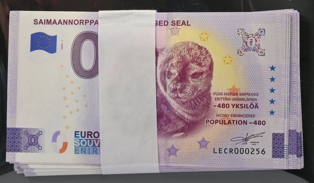 Selection of 75 different 0€ banknotes.