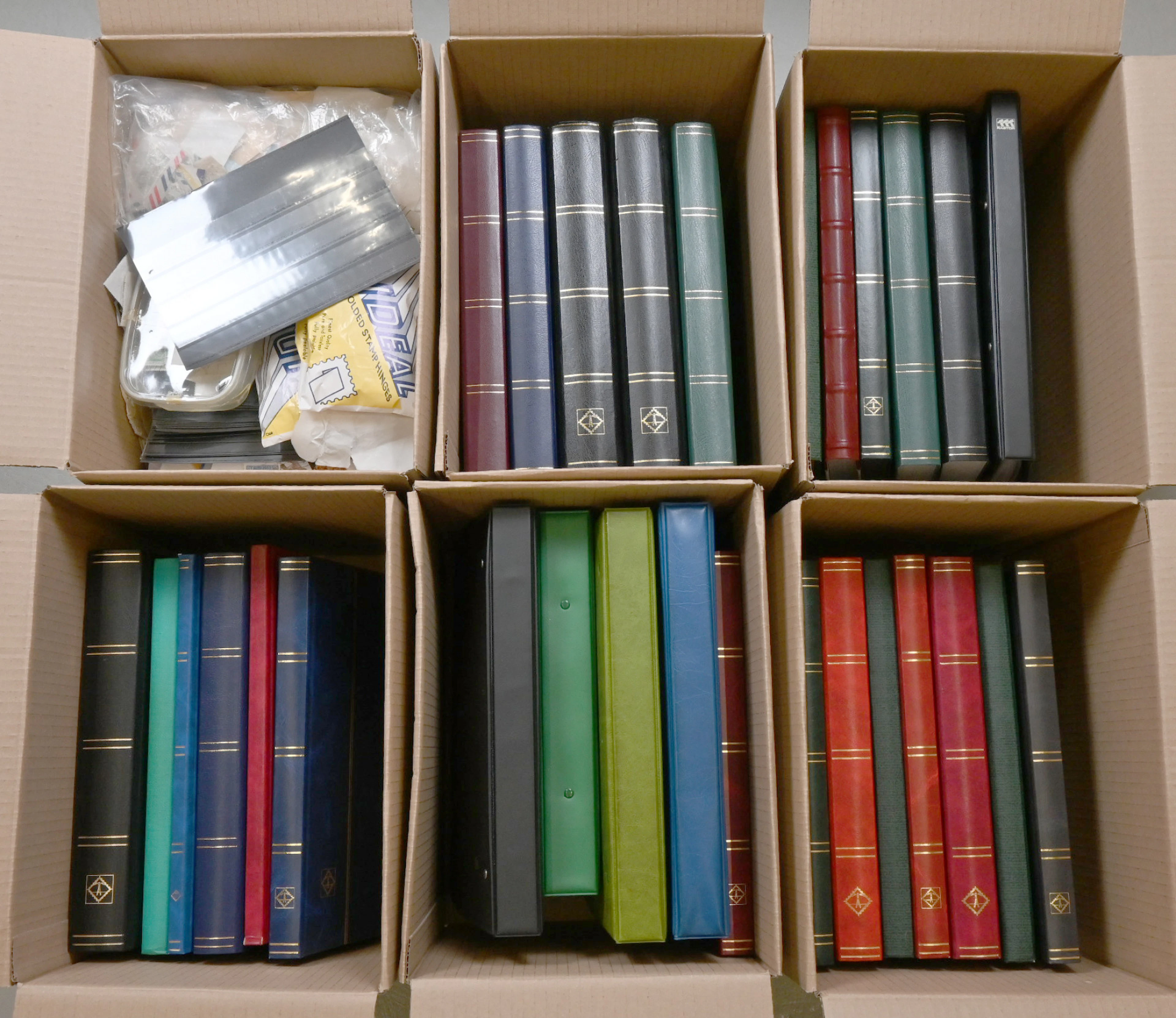Worldwide, stamp selection in nearly 30 stockbooks/albums. Not terribly
