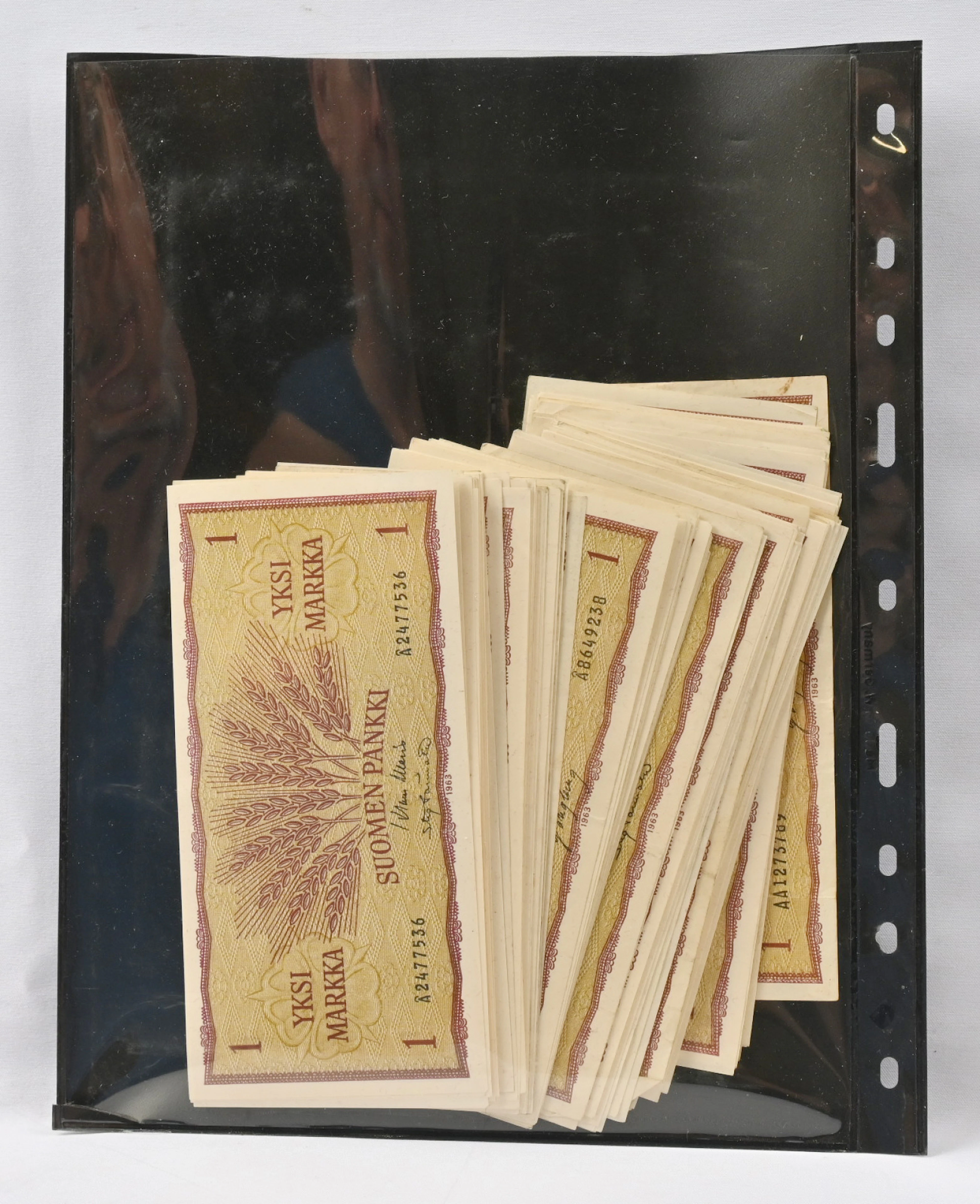 1963 1 markka banknotes, selection over 100g! Researching... discoveries?