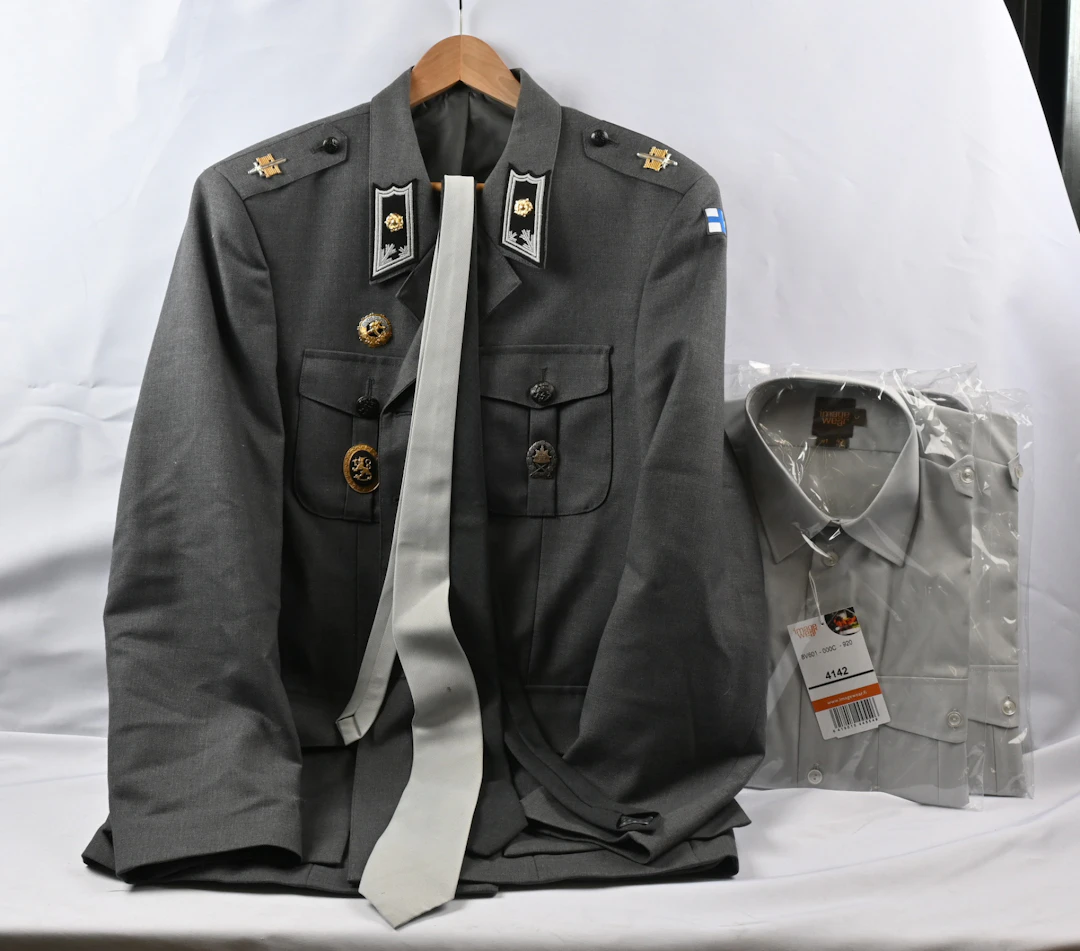 Major's uniform entity, National Defence University badges, included