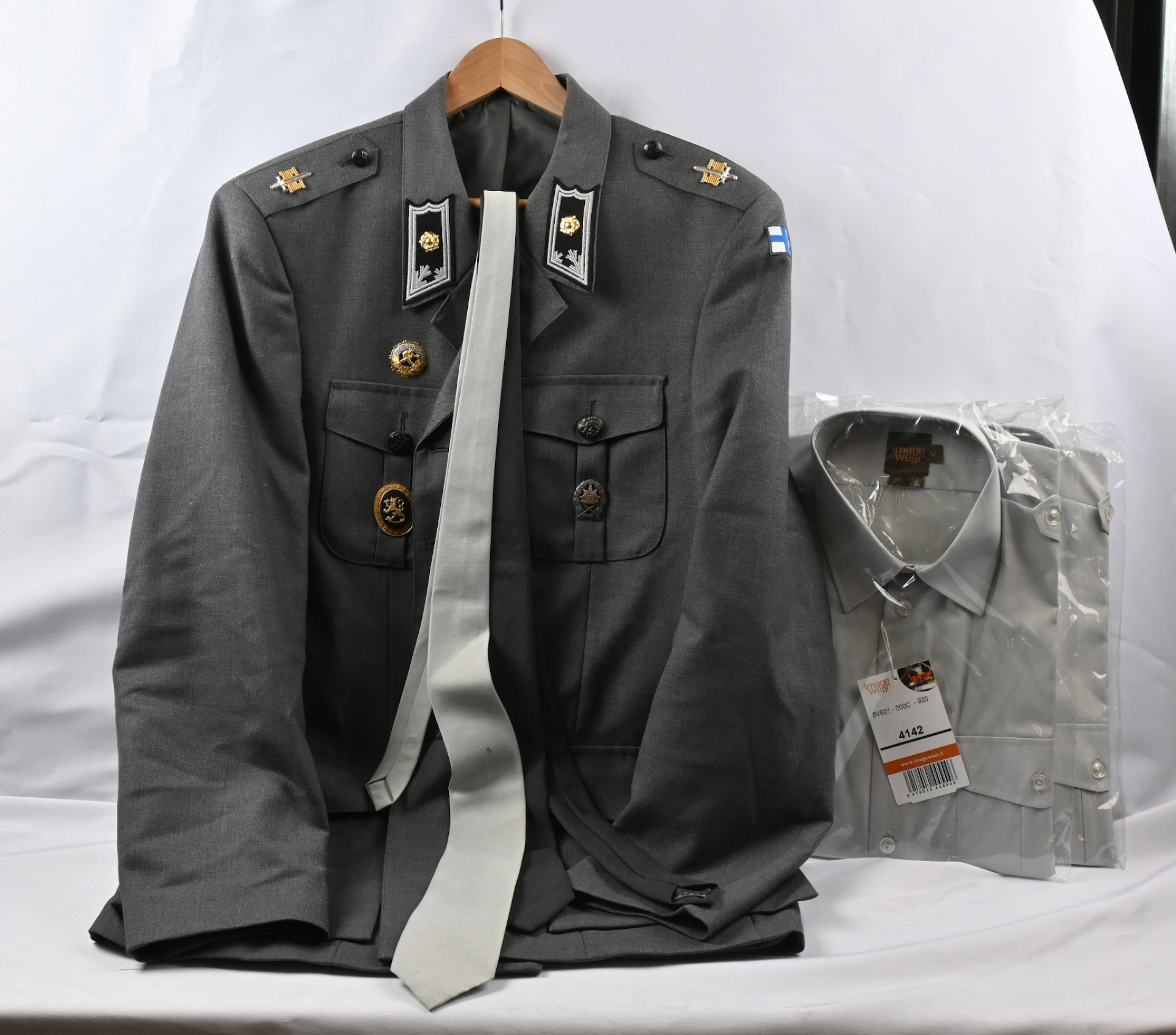 Major's uniform entity, National Defence University badges, included