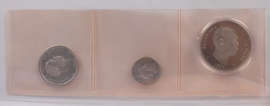 Hawaii 1883 ¼ Dollar and 10 Cents silver, in fine condition. Additionally