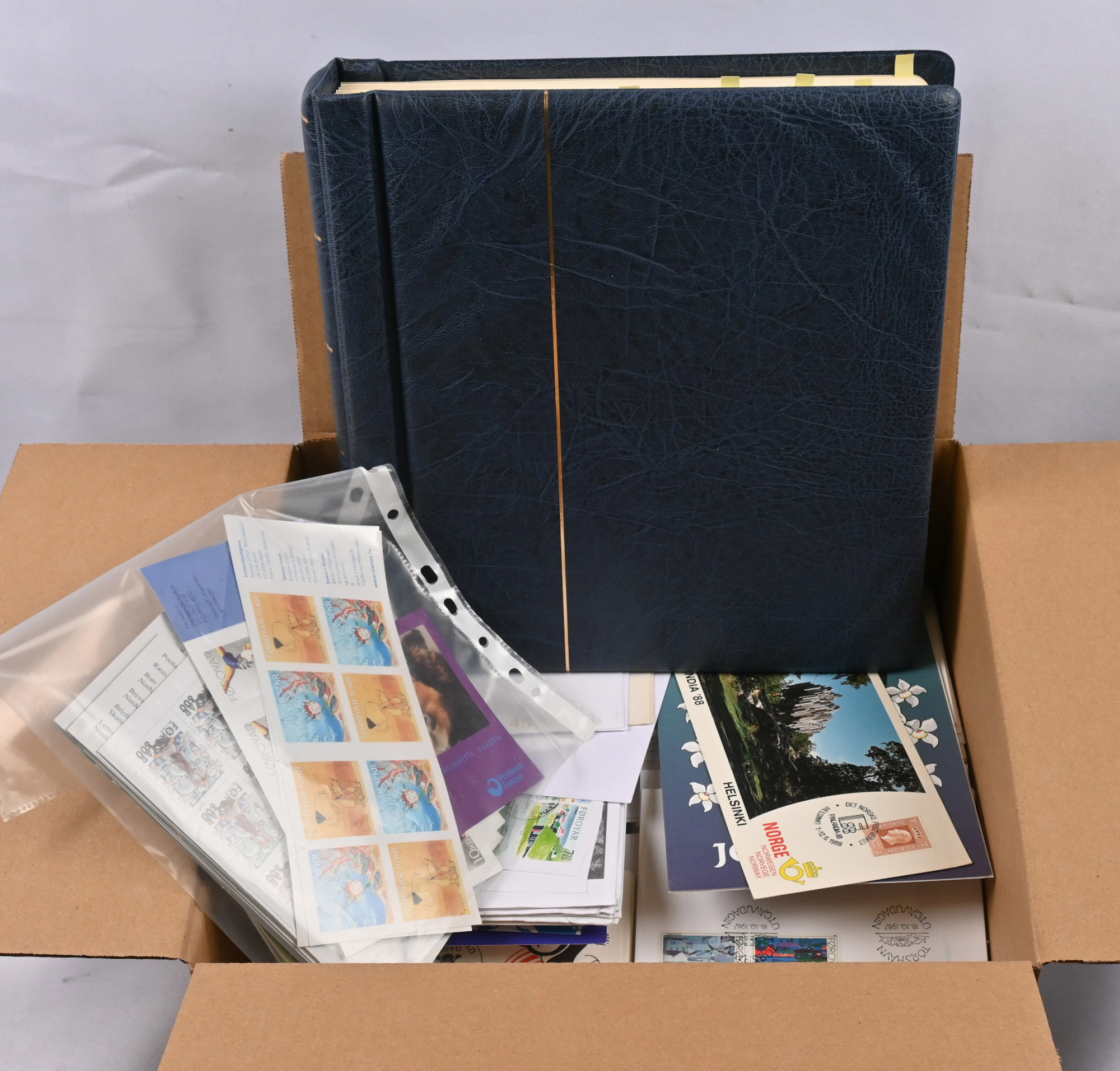 1975 - 2014 almost complete MNH ** collection in a Leuchtturm album