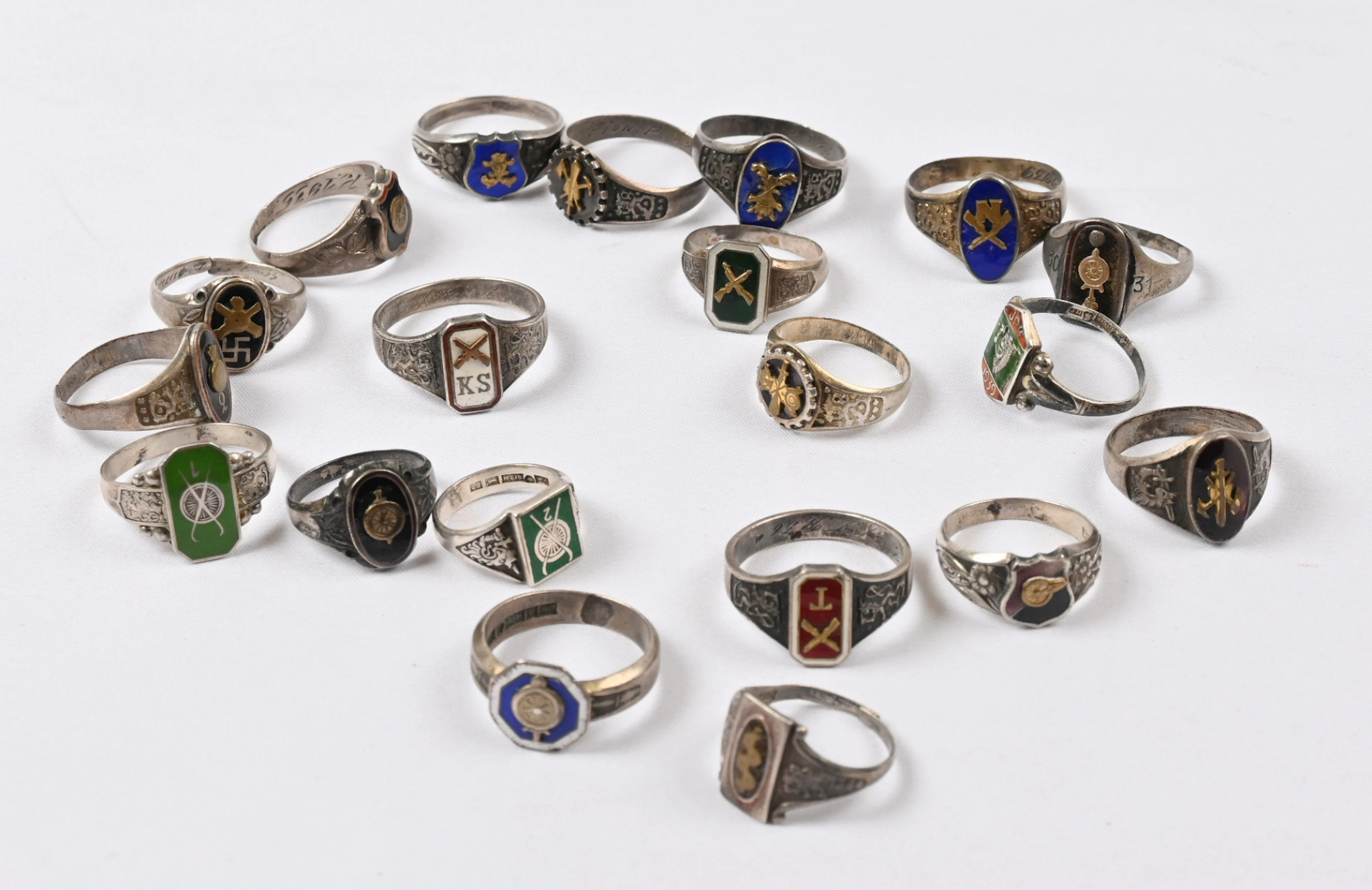 Branch of service, troop unit etc. rings from the 30s and 40s. Silver.