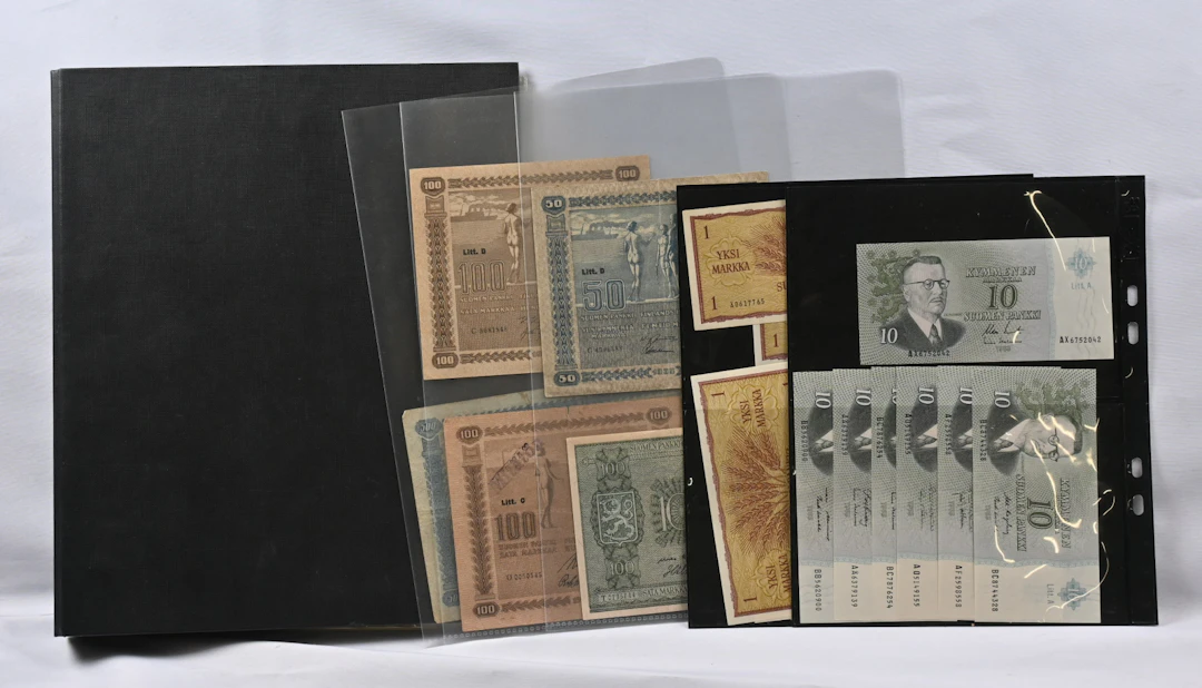 Collection selection 1916 - 1963 in an album, over 70 banknotes from