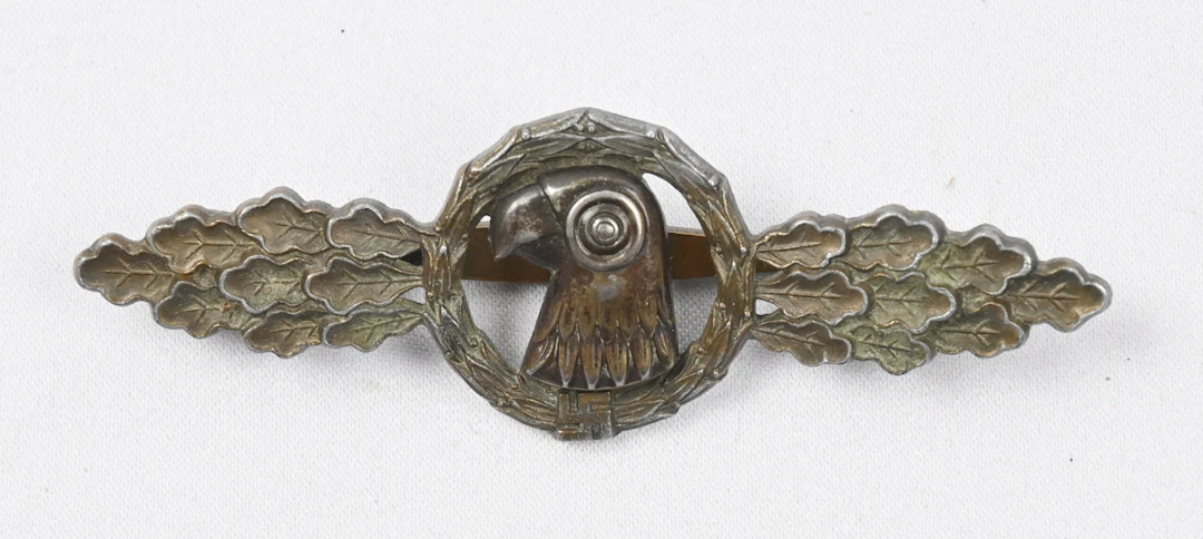 German Luftwaffe Artillery Forward Observer front badge, bronze class.