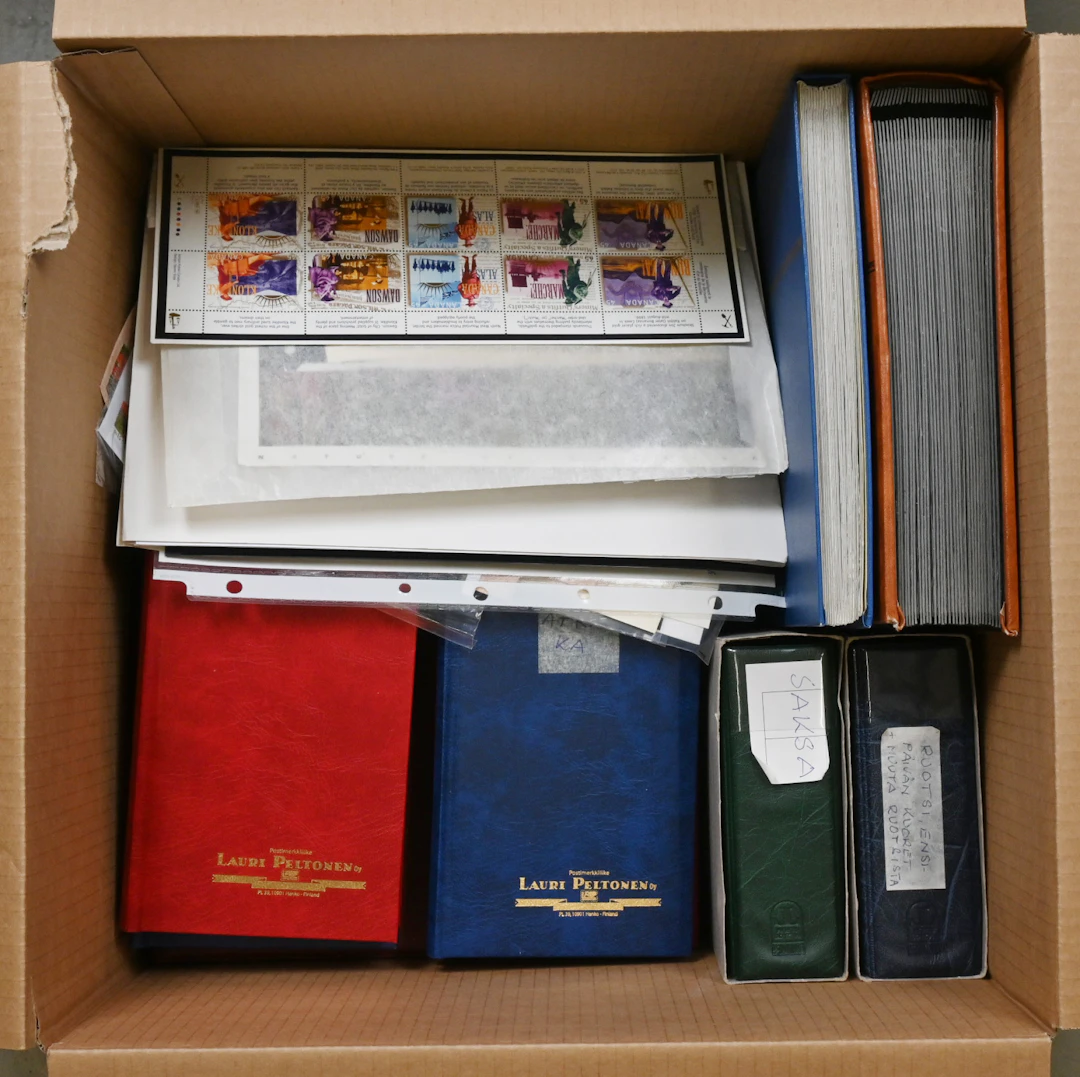 Worldwide, mixed material of stamps and postal items/FDCs, total over