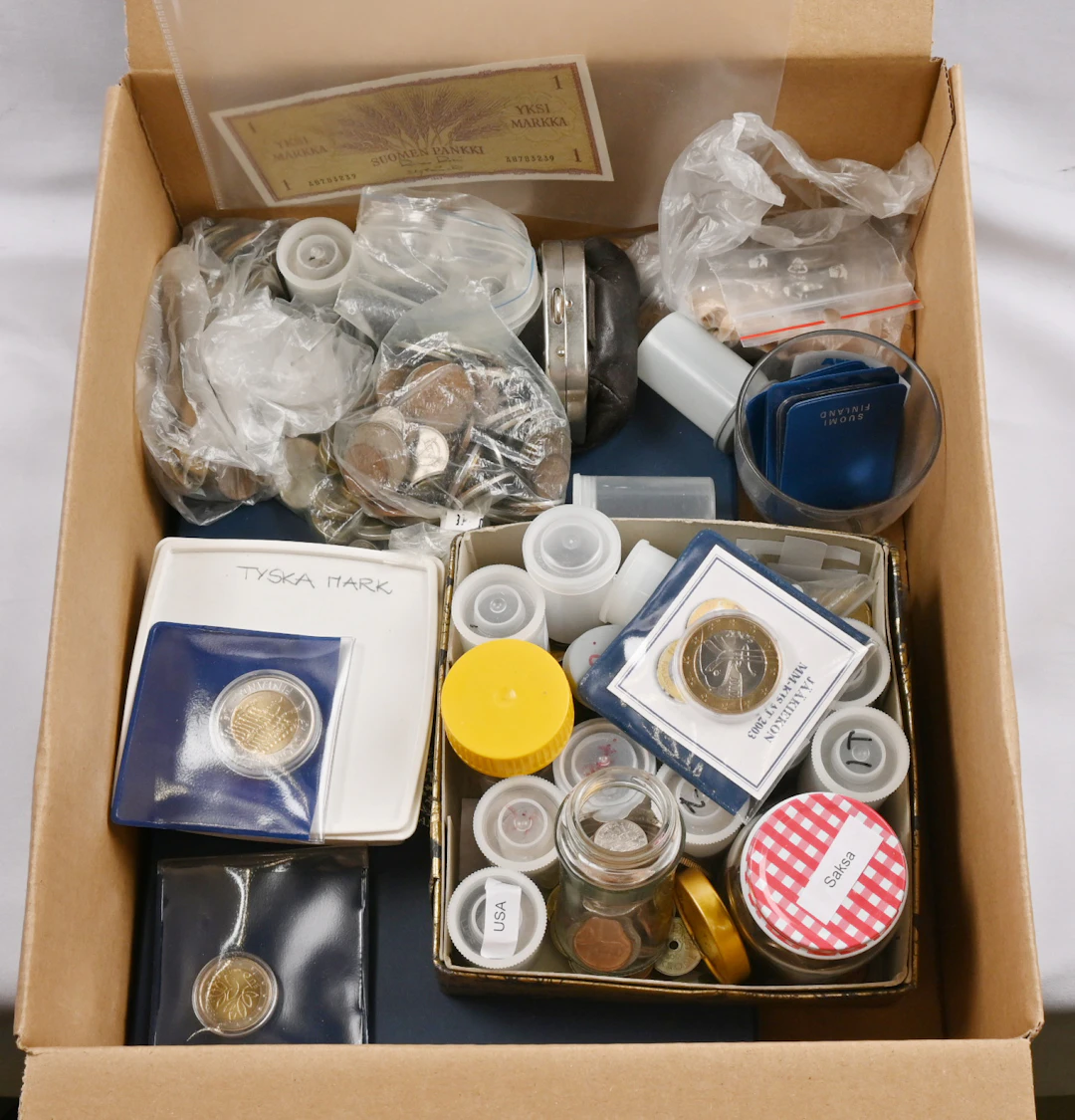 Coins etc. mixed selection from Finland and foreign countries approximately