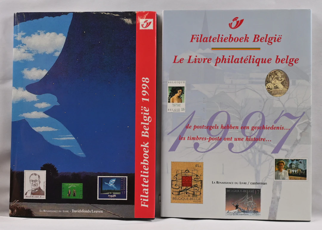 1997 and 1998 yearbooks. MNH ** stamps on stockcards, not attached