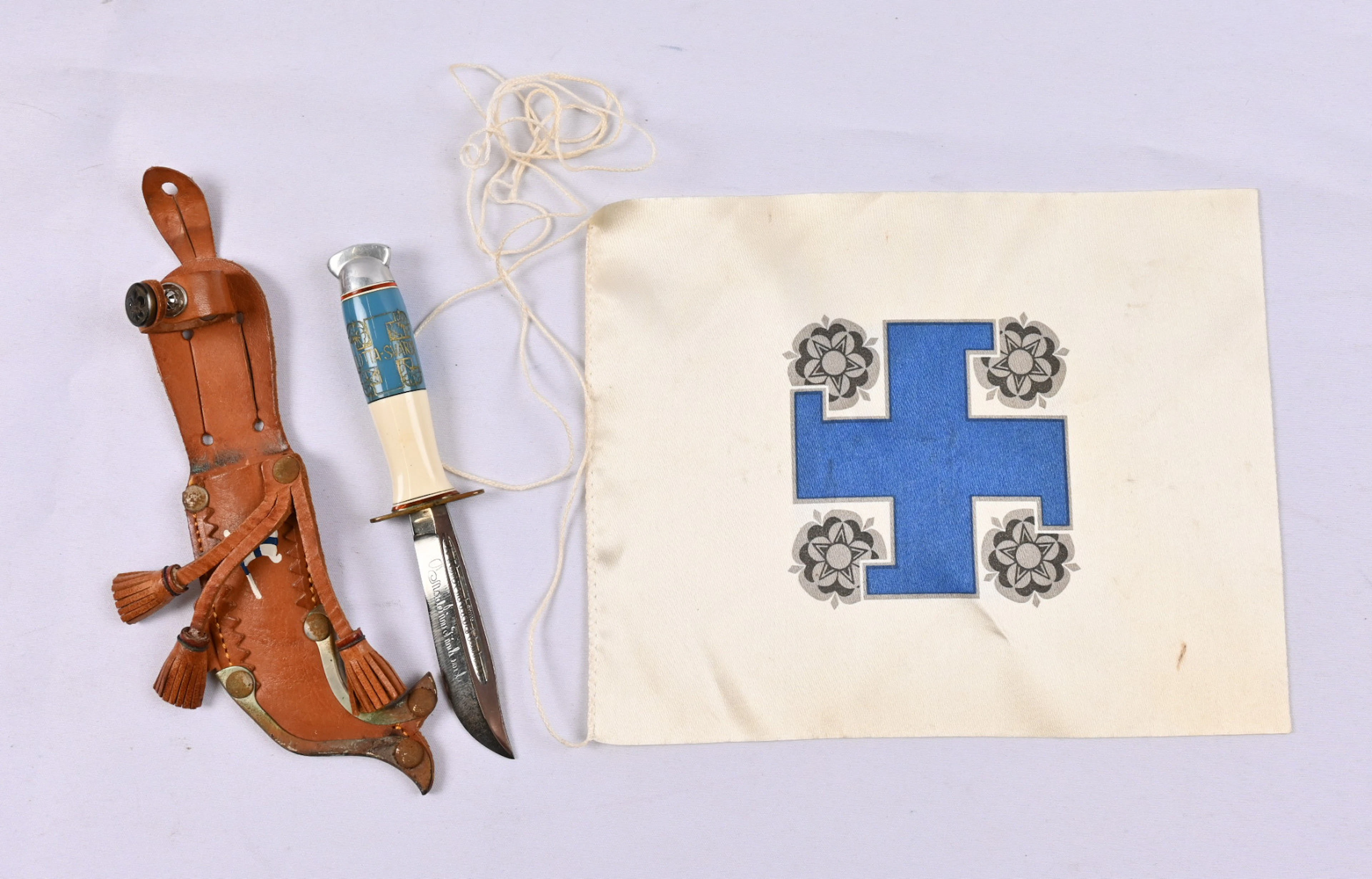 Lotta-Svärd small knife and a pennant