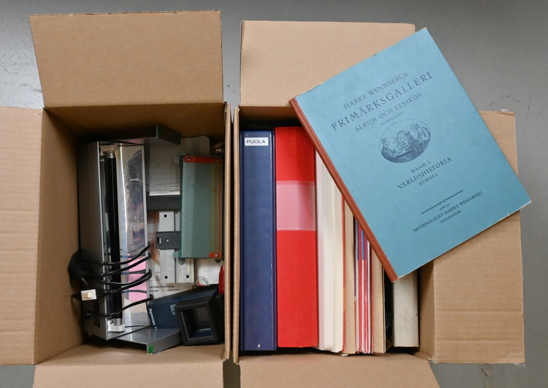Selection of accessories in two boxes, in total over 16 KG. Albums