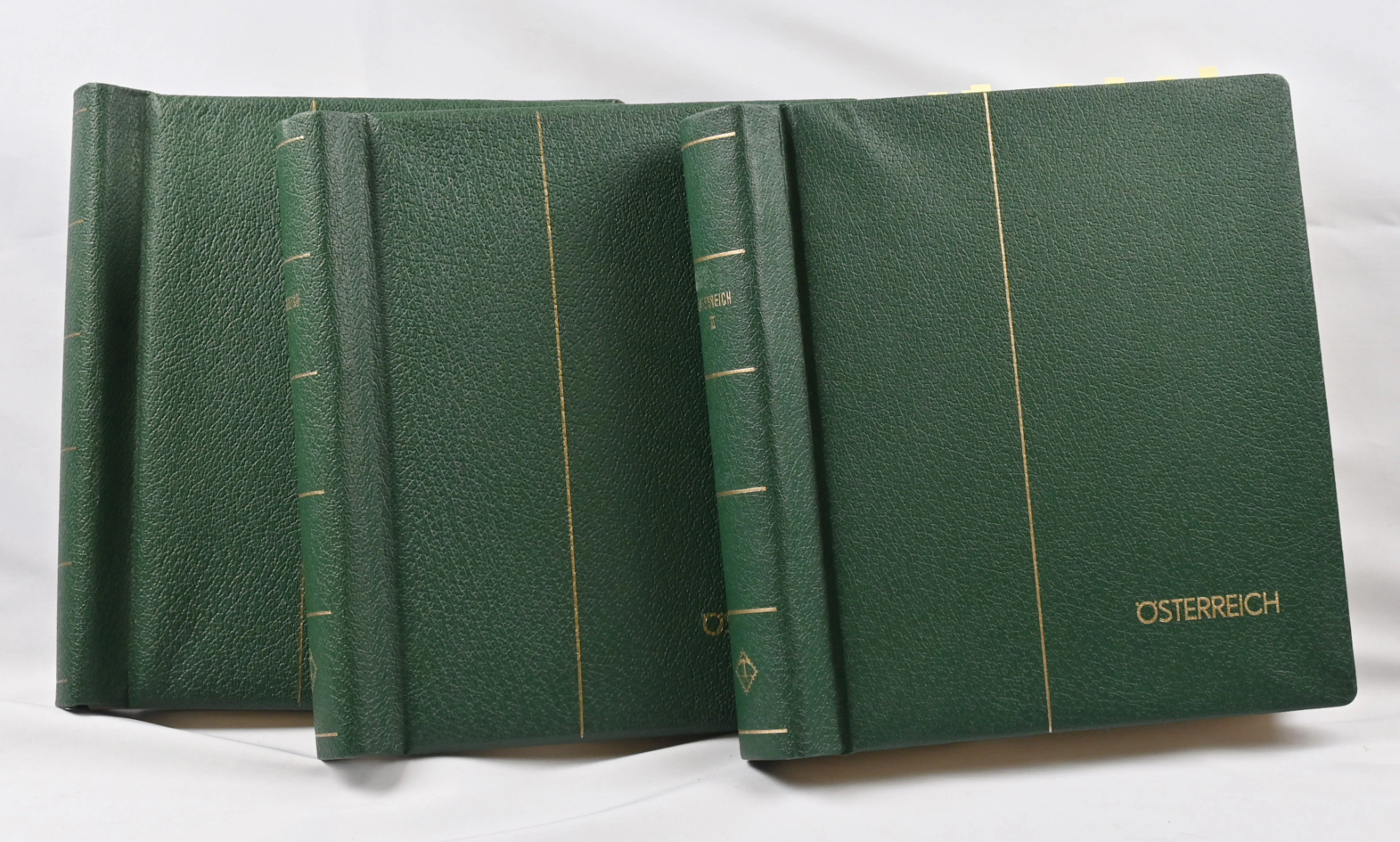 1850 - 1969 abundant collection in three Leuchtturm albums with mounts.