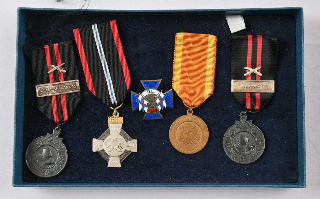 Merit badges small selection eg. Koivisto commemoration cross, also
