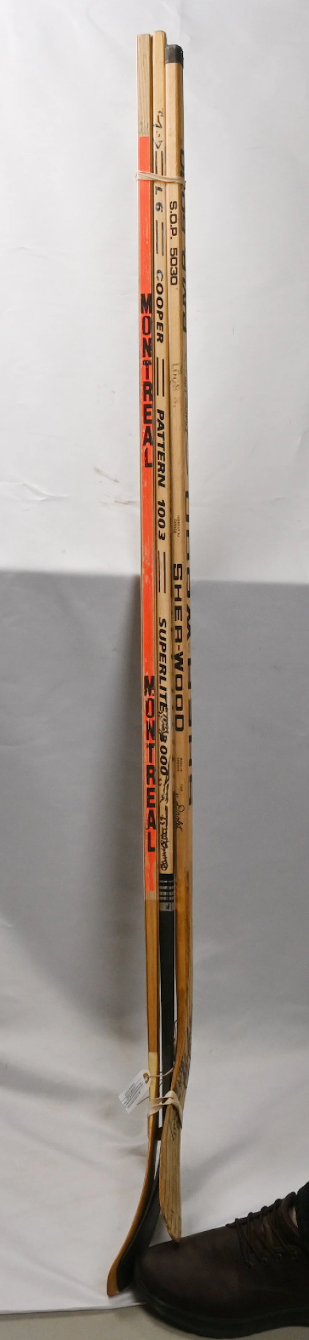 Hockey sticks three pieces: Håkan Loob with dedication/inscription