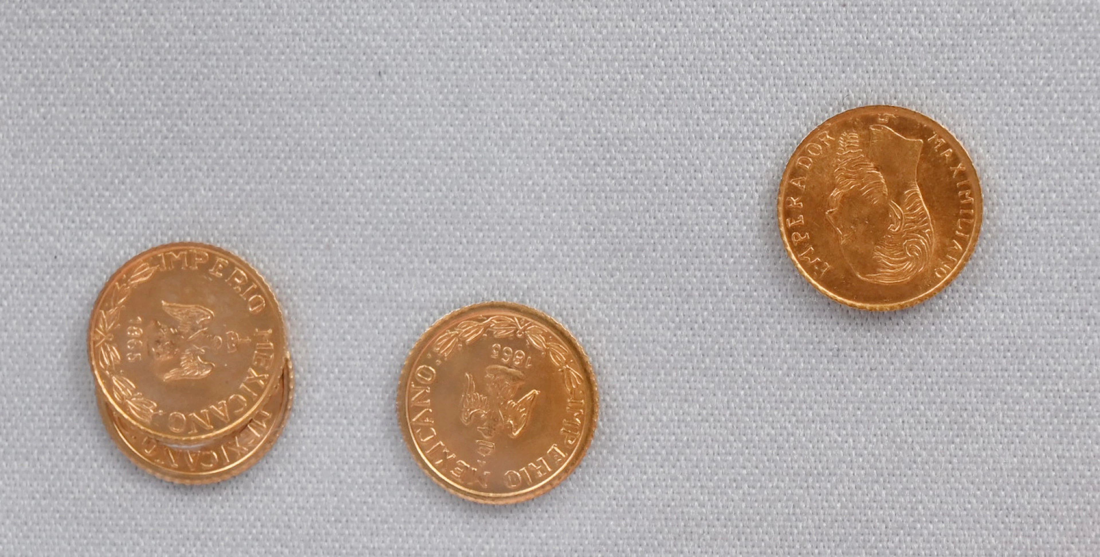 Mexico 1865 four mini gold coin strikes, diameter 10 mm.