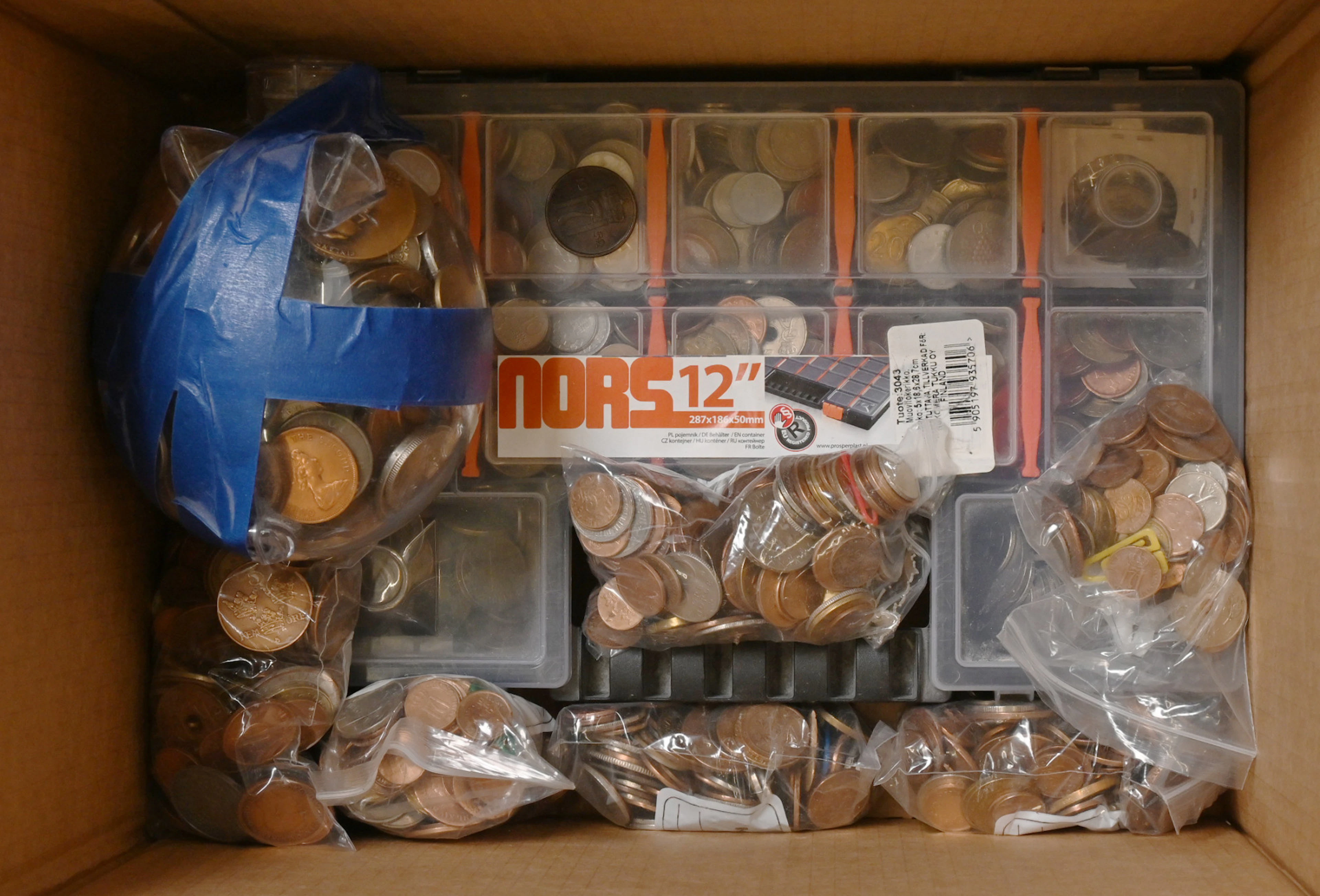 Whole world coin lot from old to new, over 10 KG