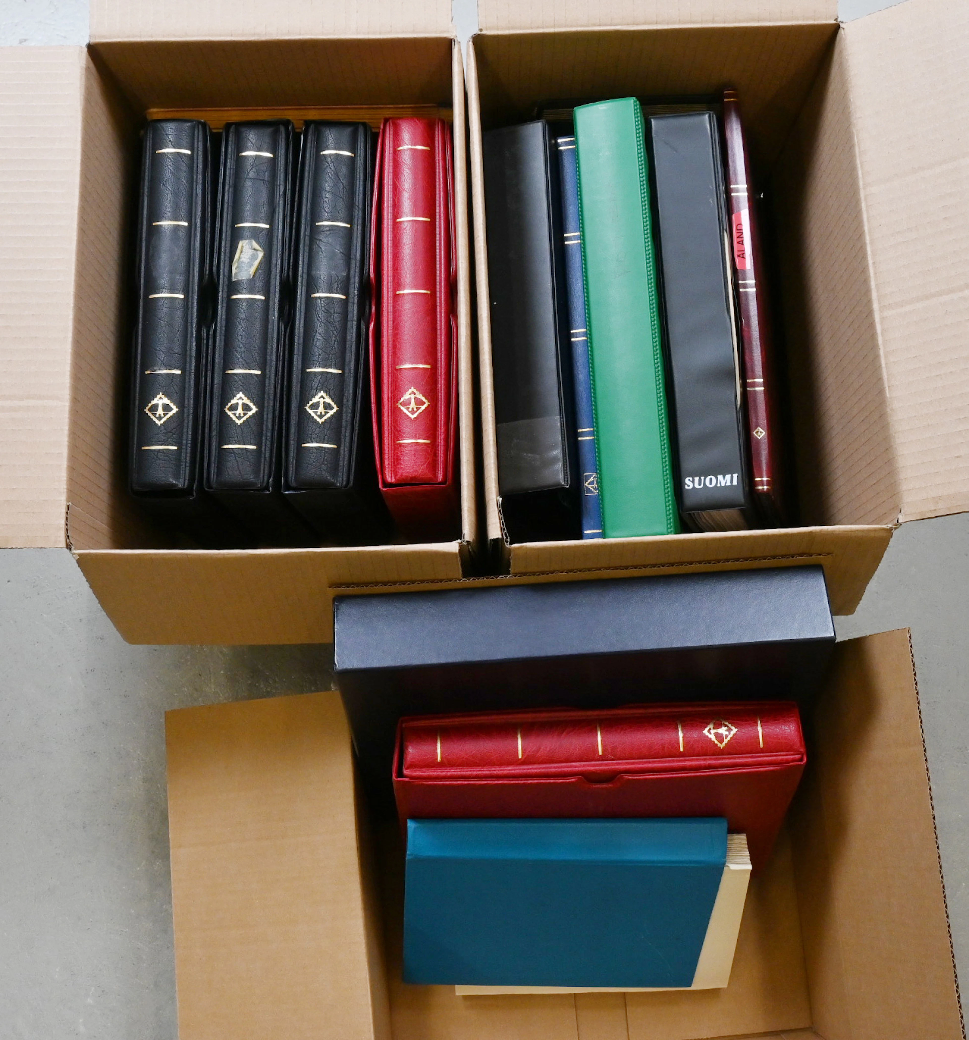 Collector's collection material in 15 albums of various sizes eg.