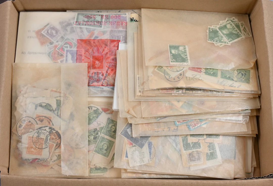 Old interesting approx. ½ kg batch in glassines, on stockcards etc.