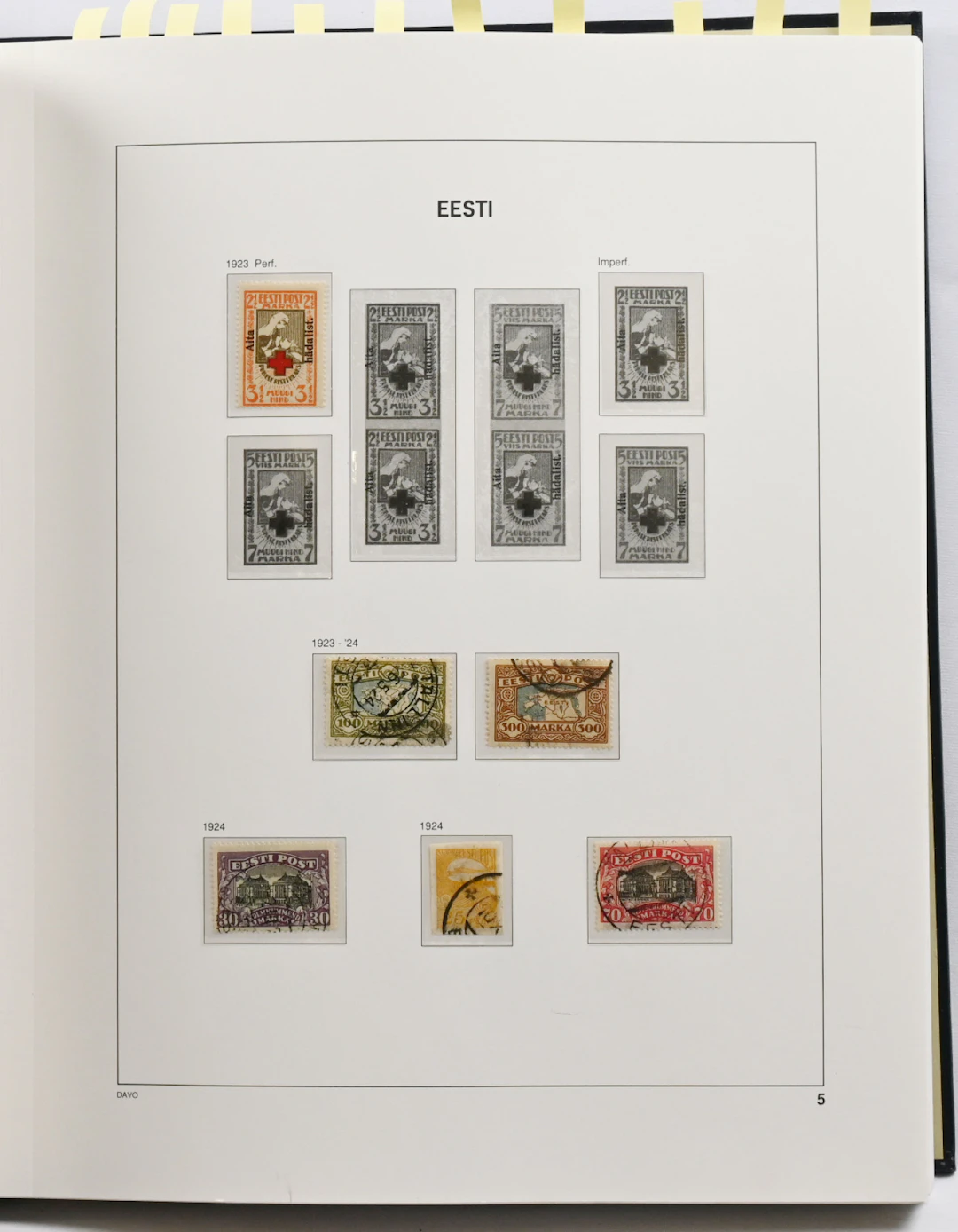 1918 - 2012 almost complete main type collection in album with mounts.