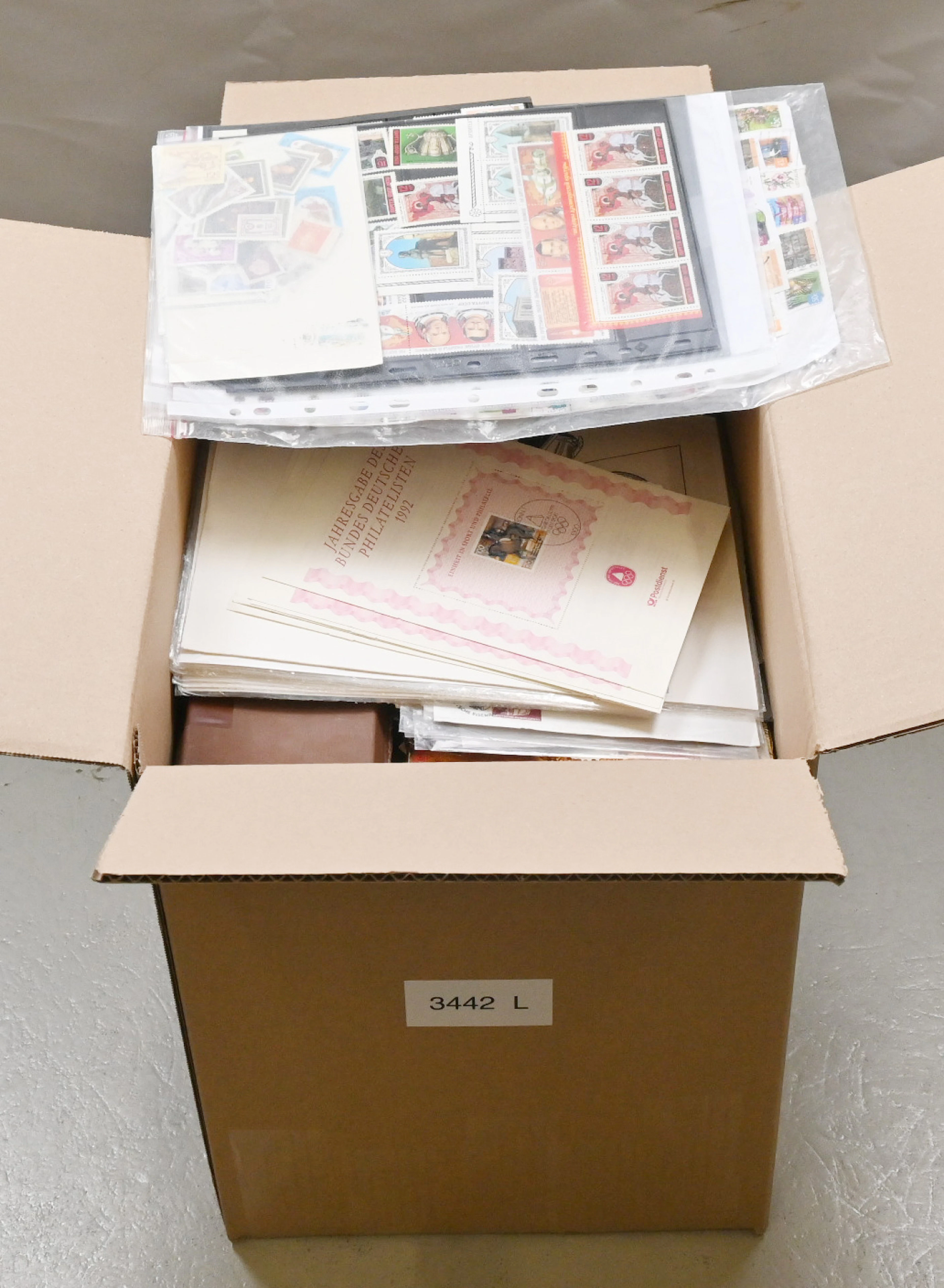 Mixed selection of foreign loose stamps and kiloware in a box of over 8½ KG.