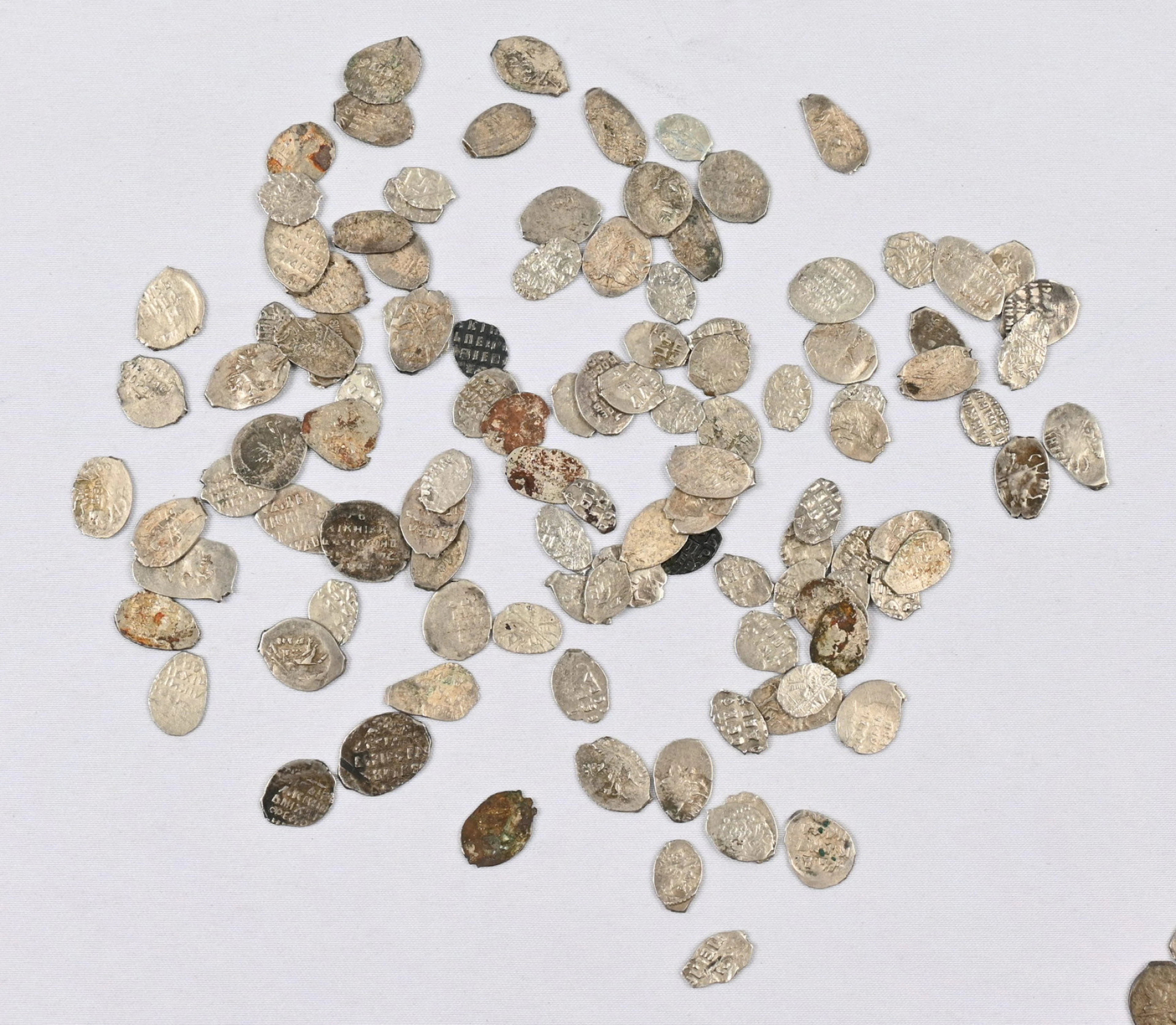 Fine large selection of silver ”wire money” from the 1500 - 1600s