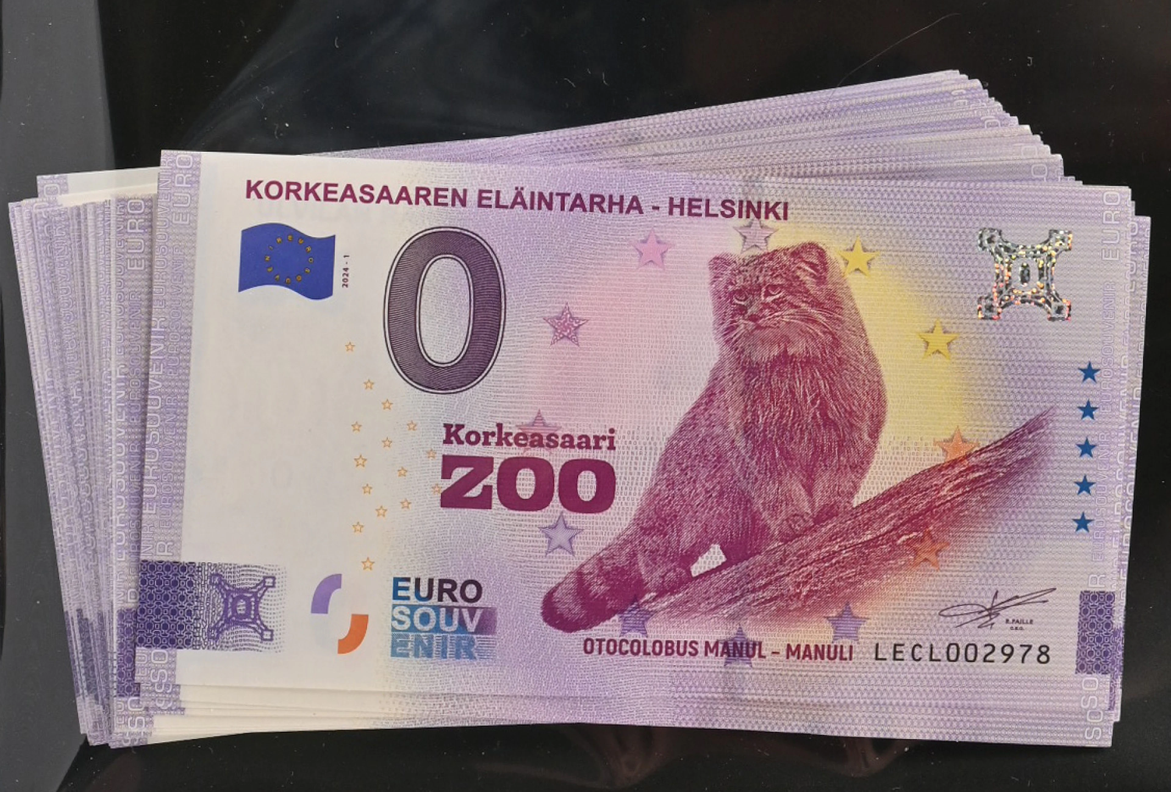 Selection of 75 different 0€ banknotes.