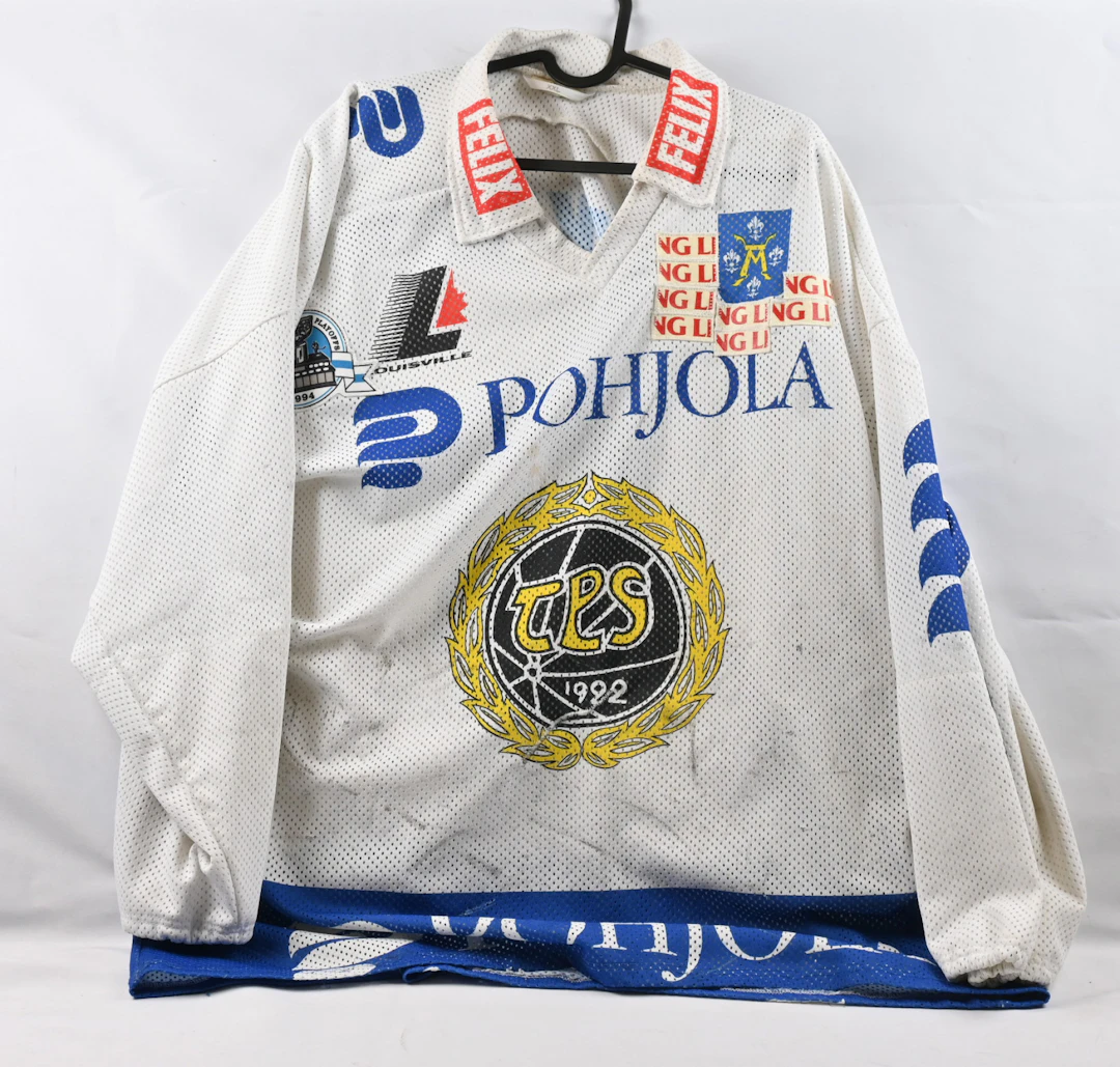 Esa Keskinen TPS jersey, used. Repair in the middle and additional