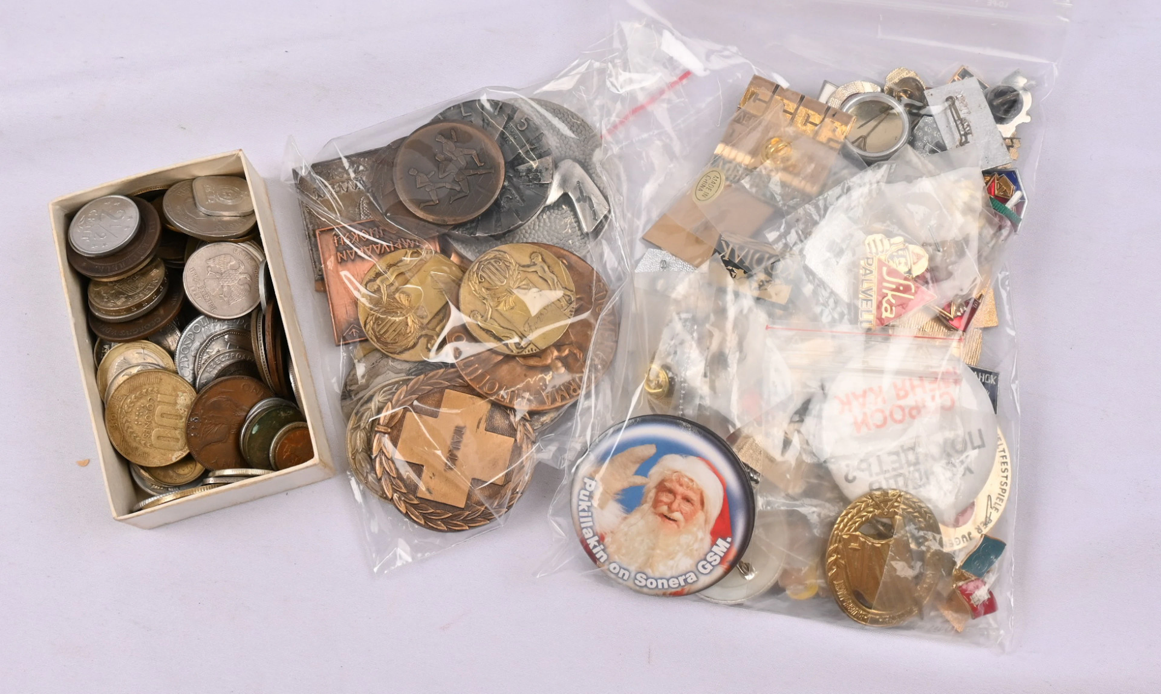Mixed selection of coins, medals (19 pieces, mainly sports) and pins