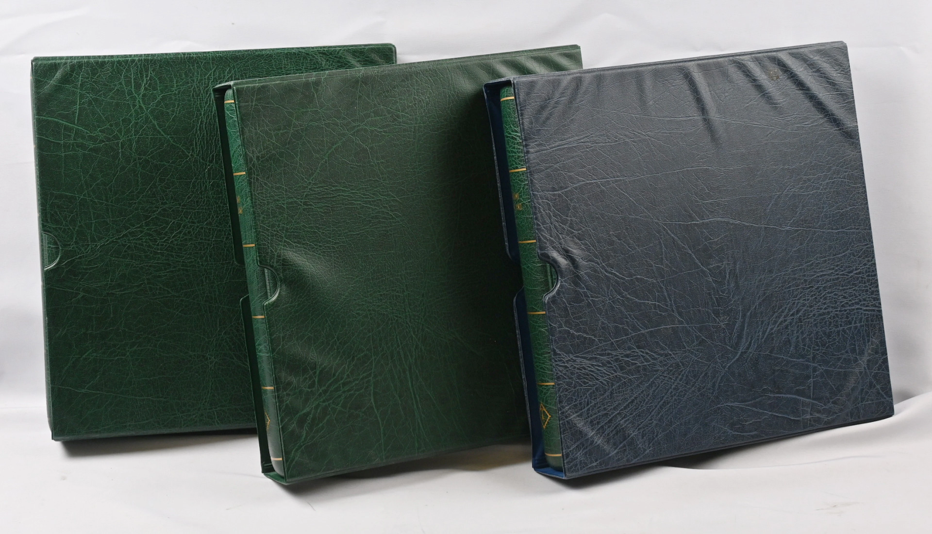 Mixed worldwide material in three faulty albums. Plenty of old interesting