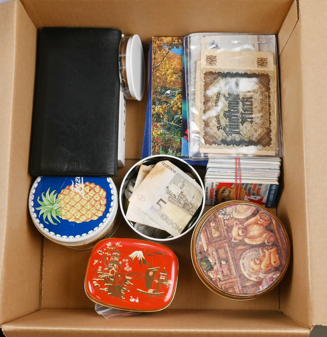Box including selection of old and new coins, also from foreign countries