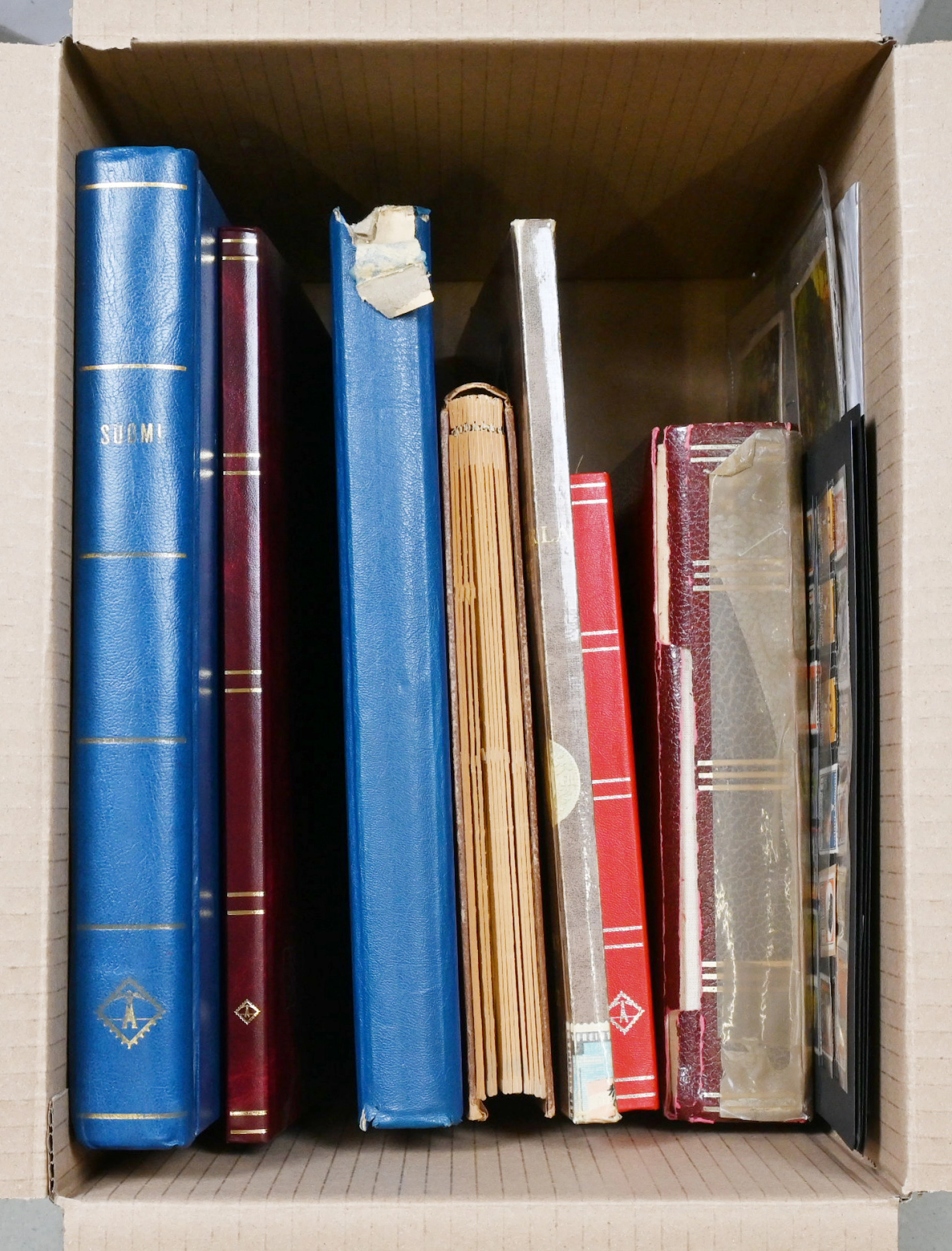 In seven stockbooks/albums mixed selection of material from different