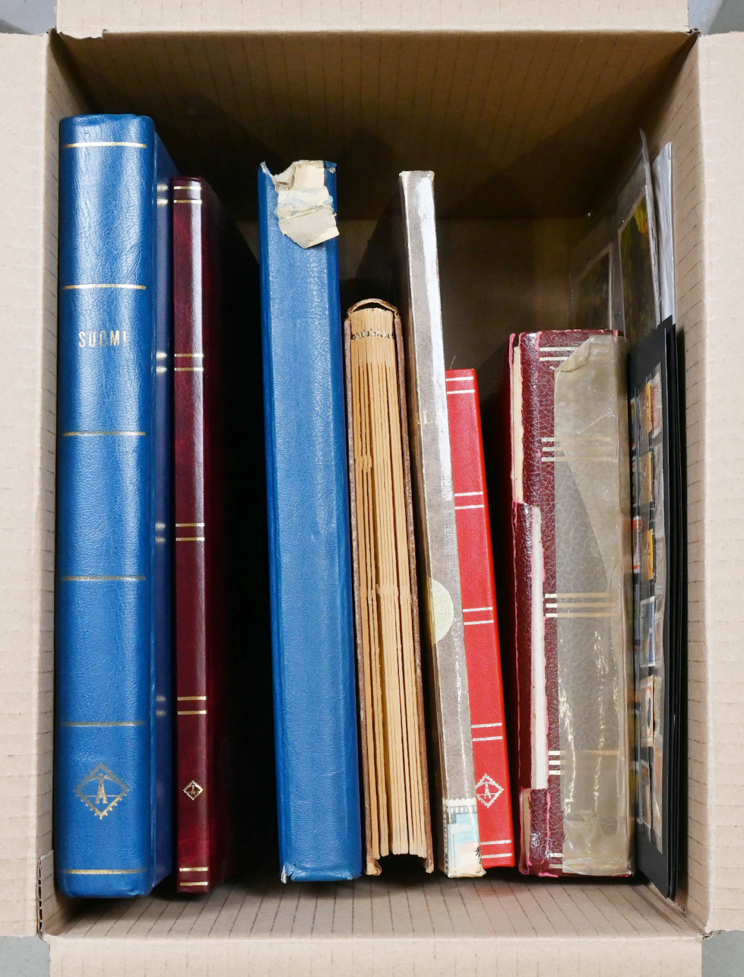 In seven stockbooks/albums mixed selection of material from different