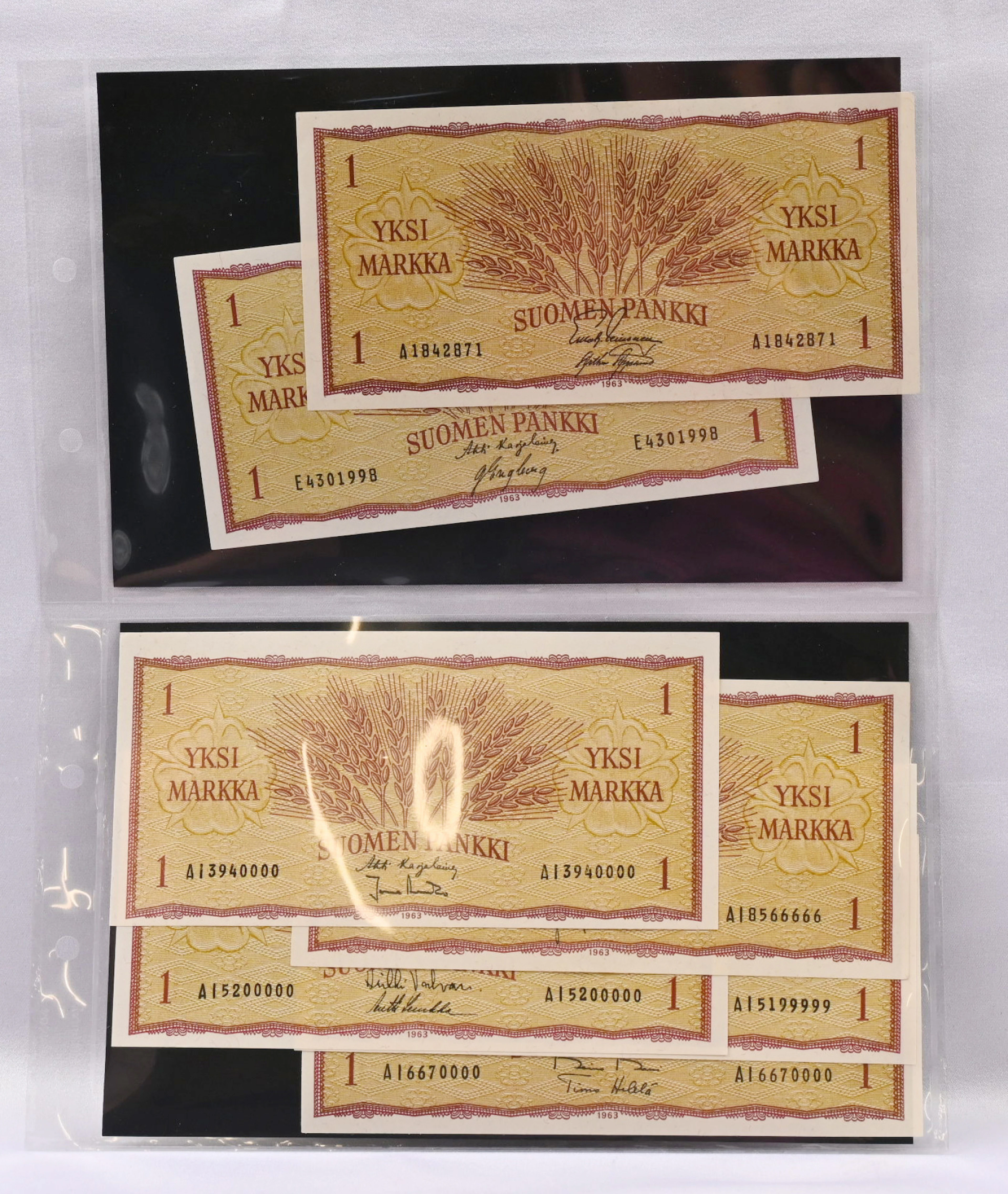 1963 1 markka. Fine lot. Banknotes A1842871 ja E4301998 in superb